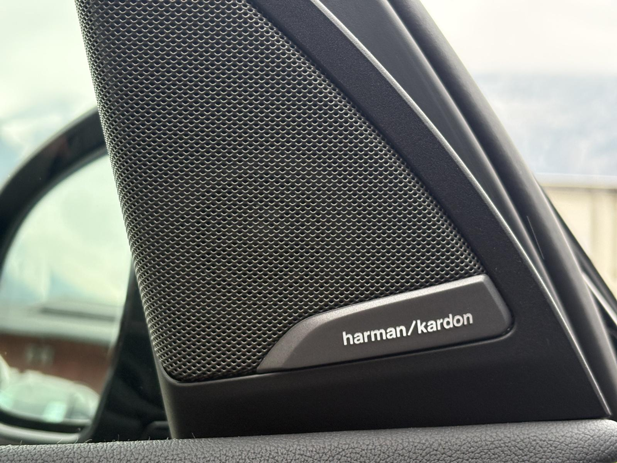 listing desktop thumbnail image 16