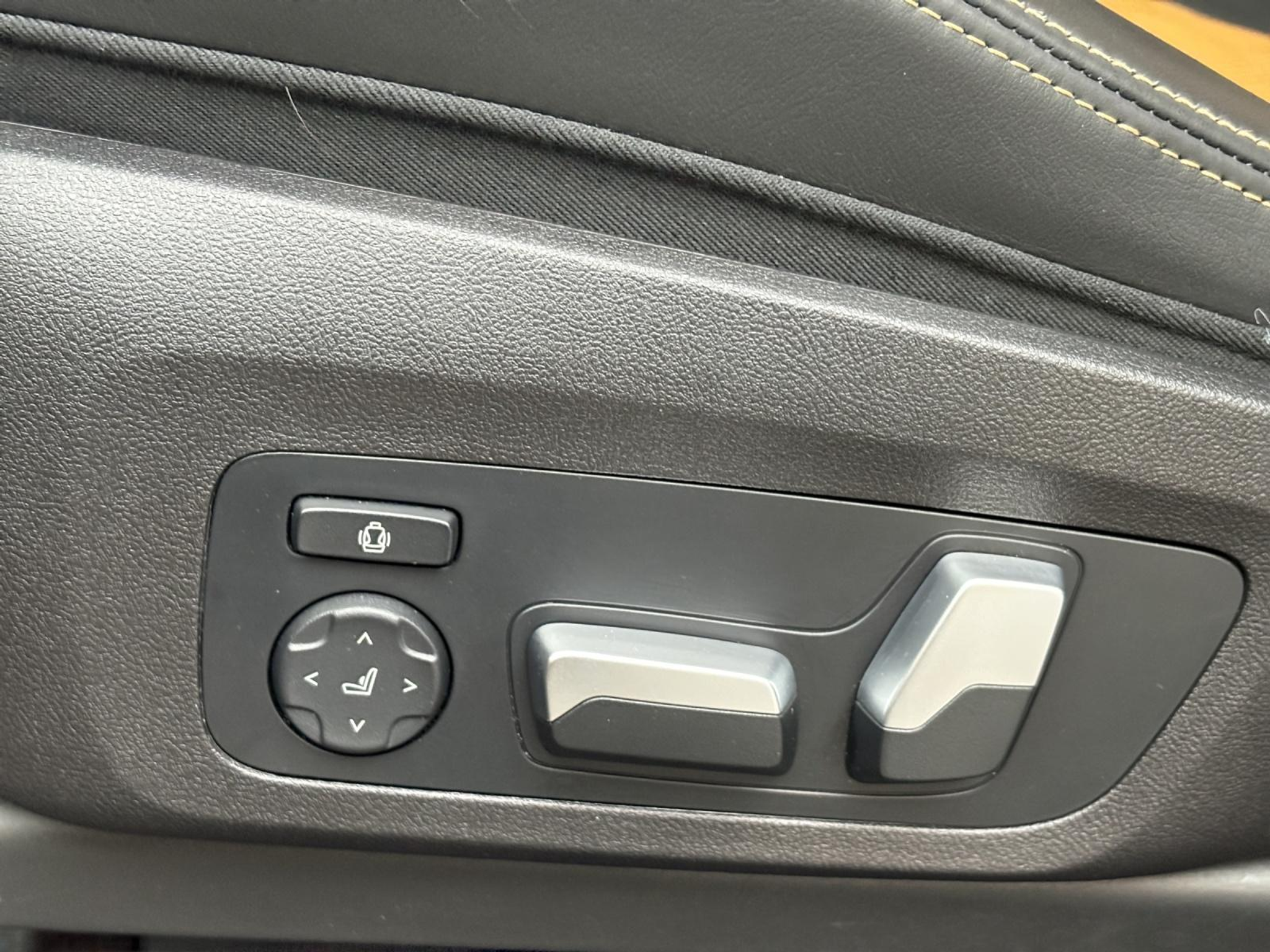 listing desktop thumbnail image 17