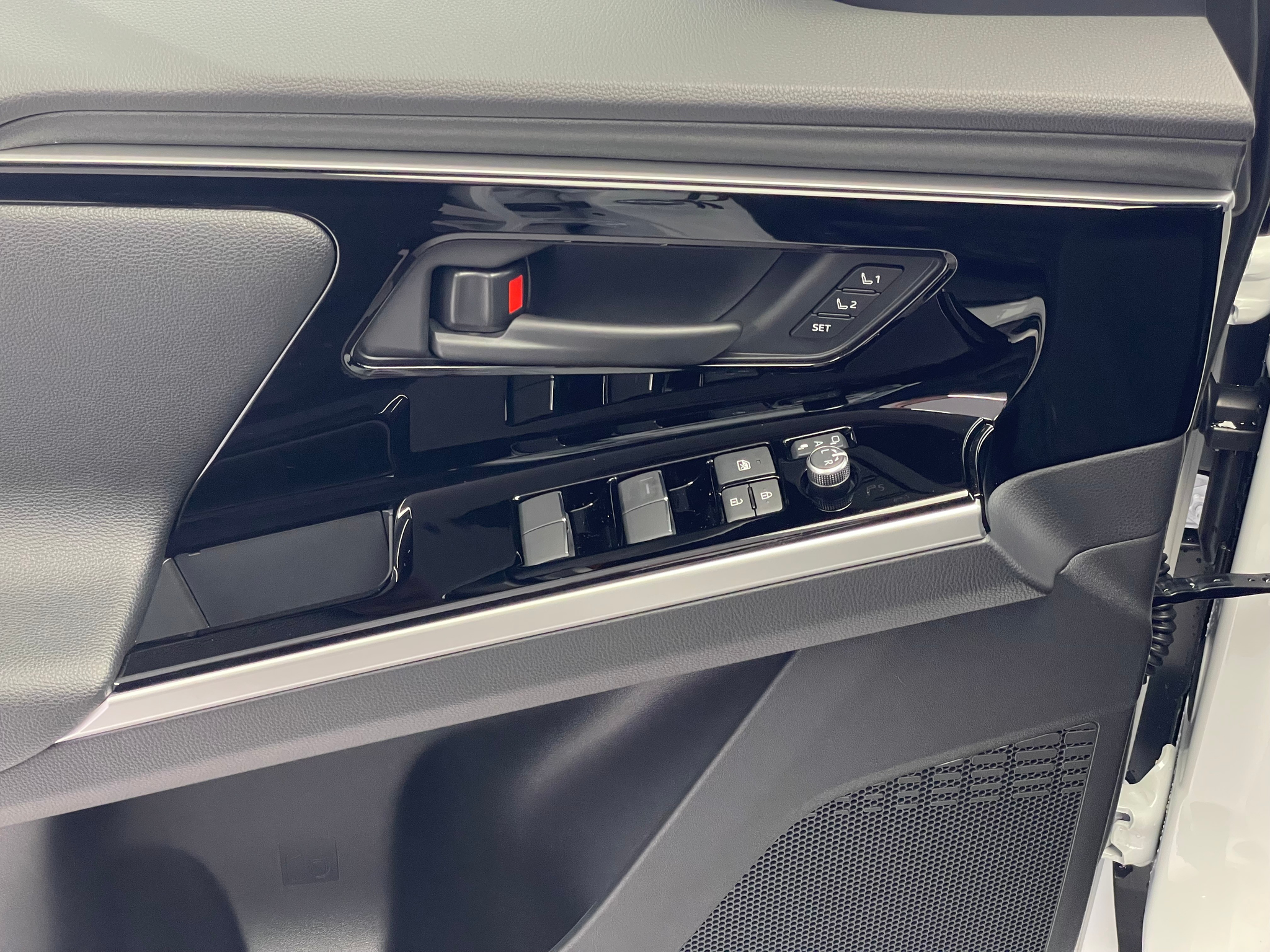 listing desktop thumbnail image 14