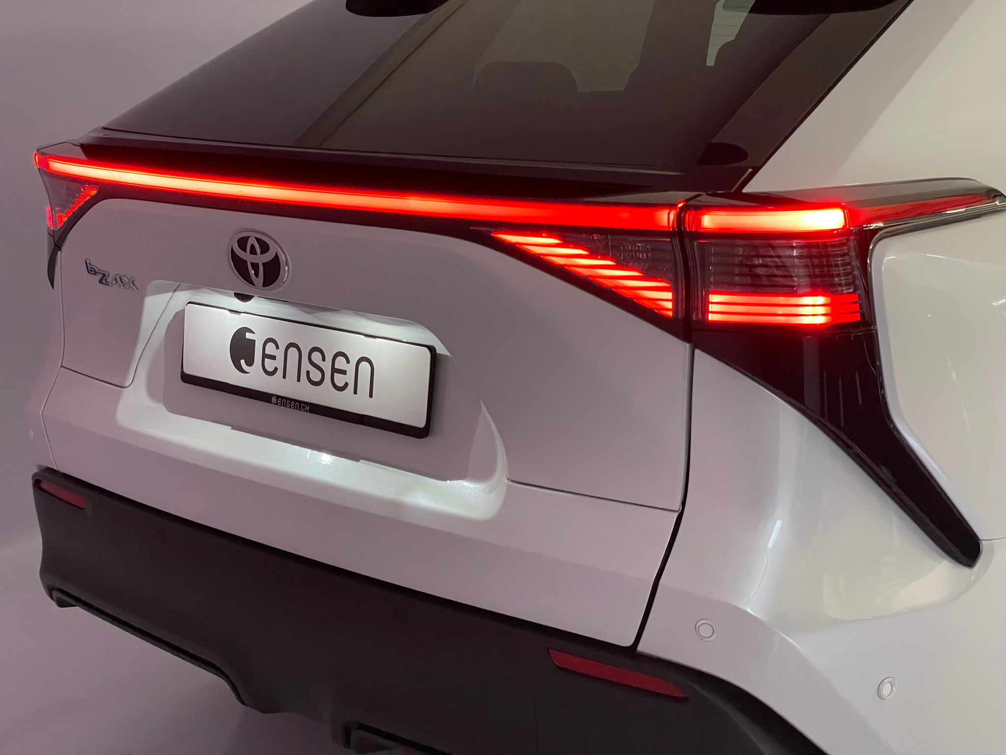 listing desktop thumbnail image 19