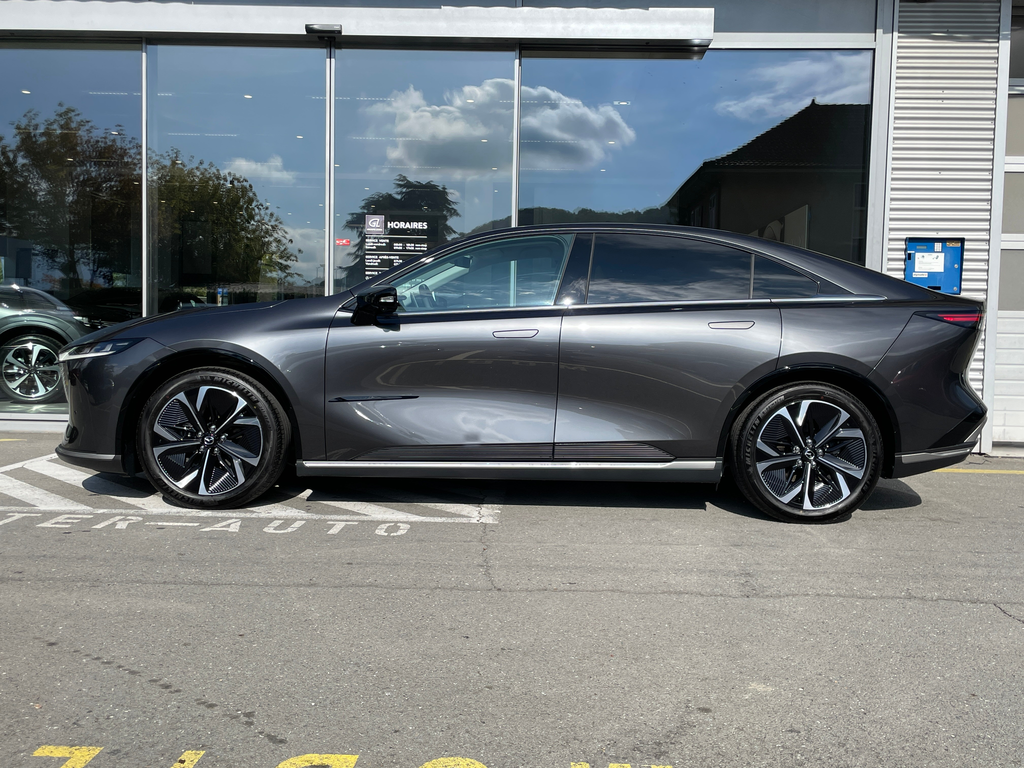 listing desktop thumbnail image 2