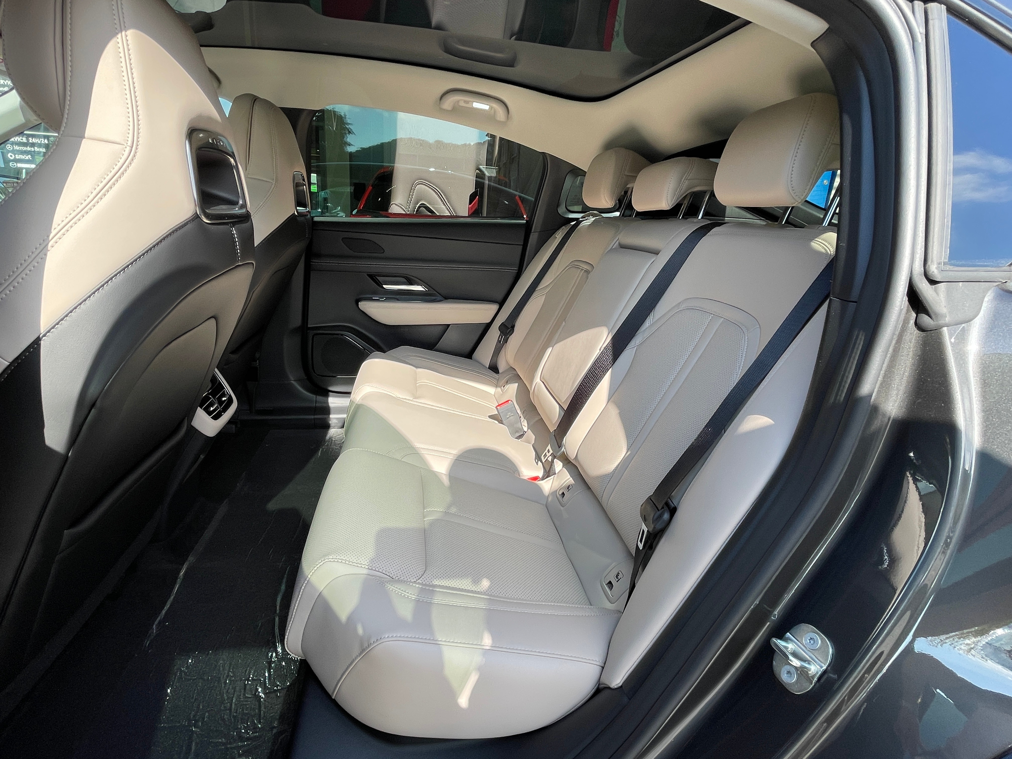 listing desktop thumbnail image 8