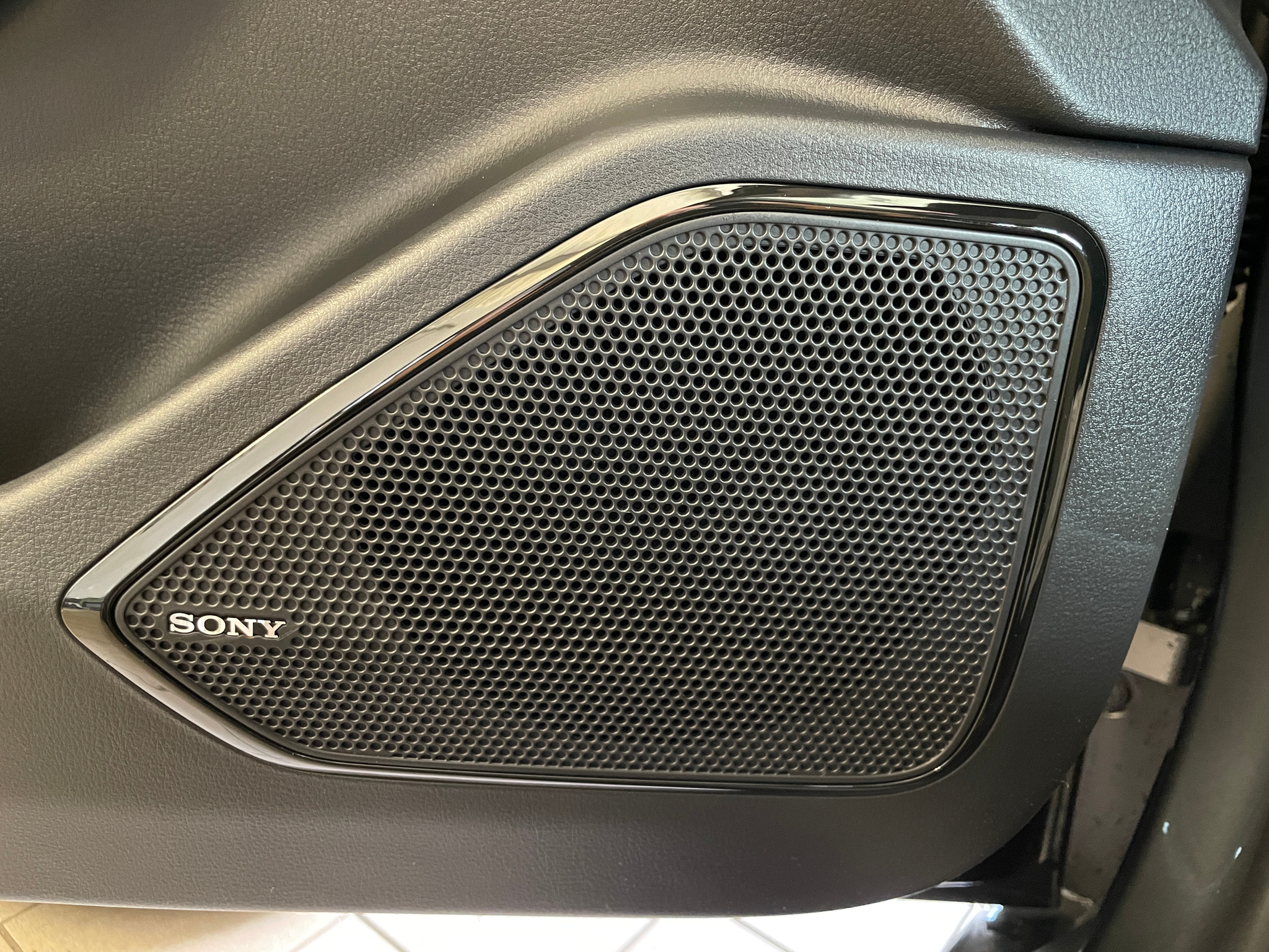 listing desktop thumbnail image 11