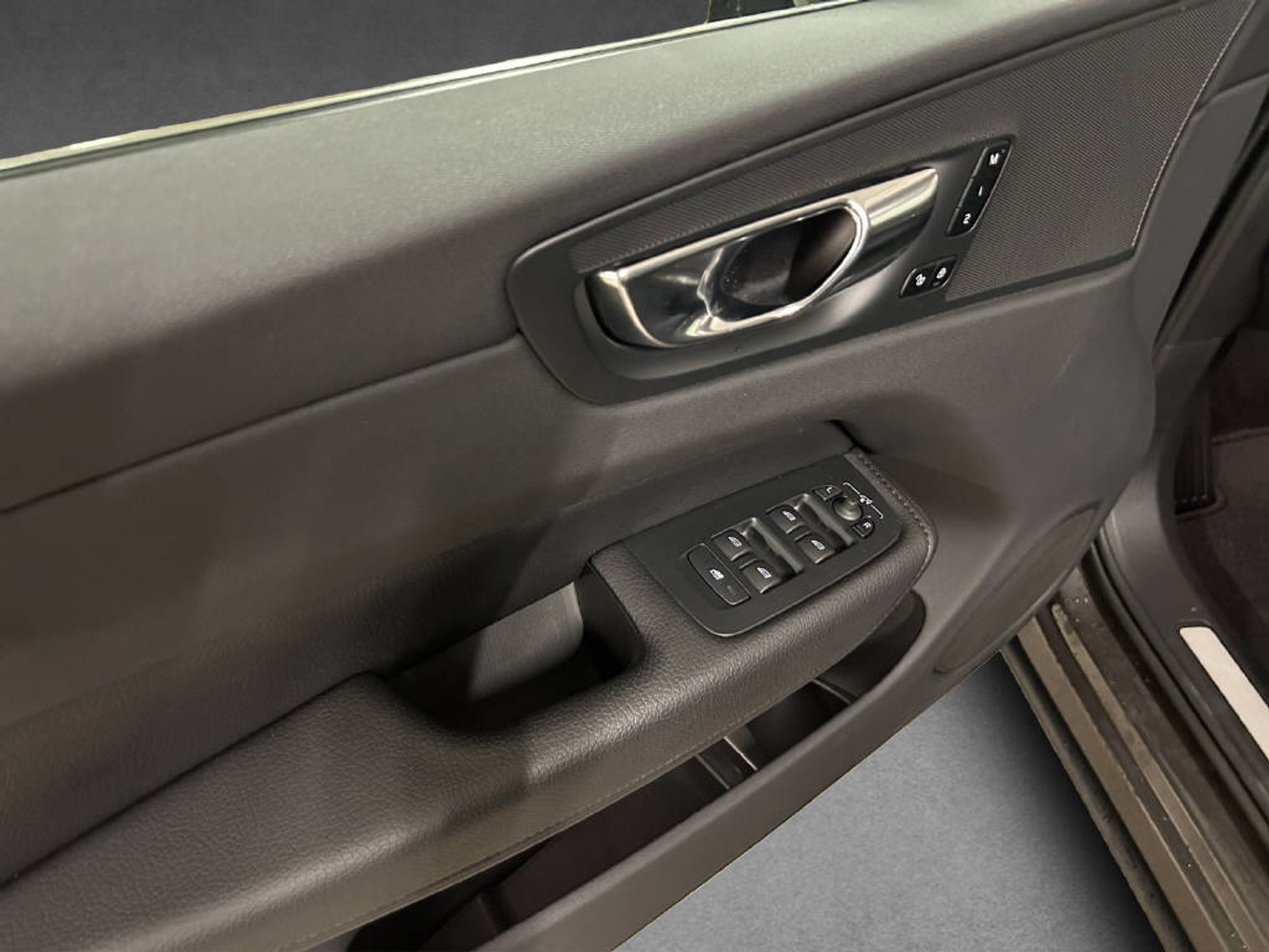 listing desktop thumbnail image 11