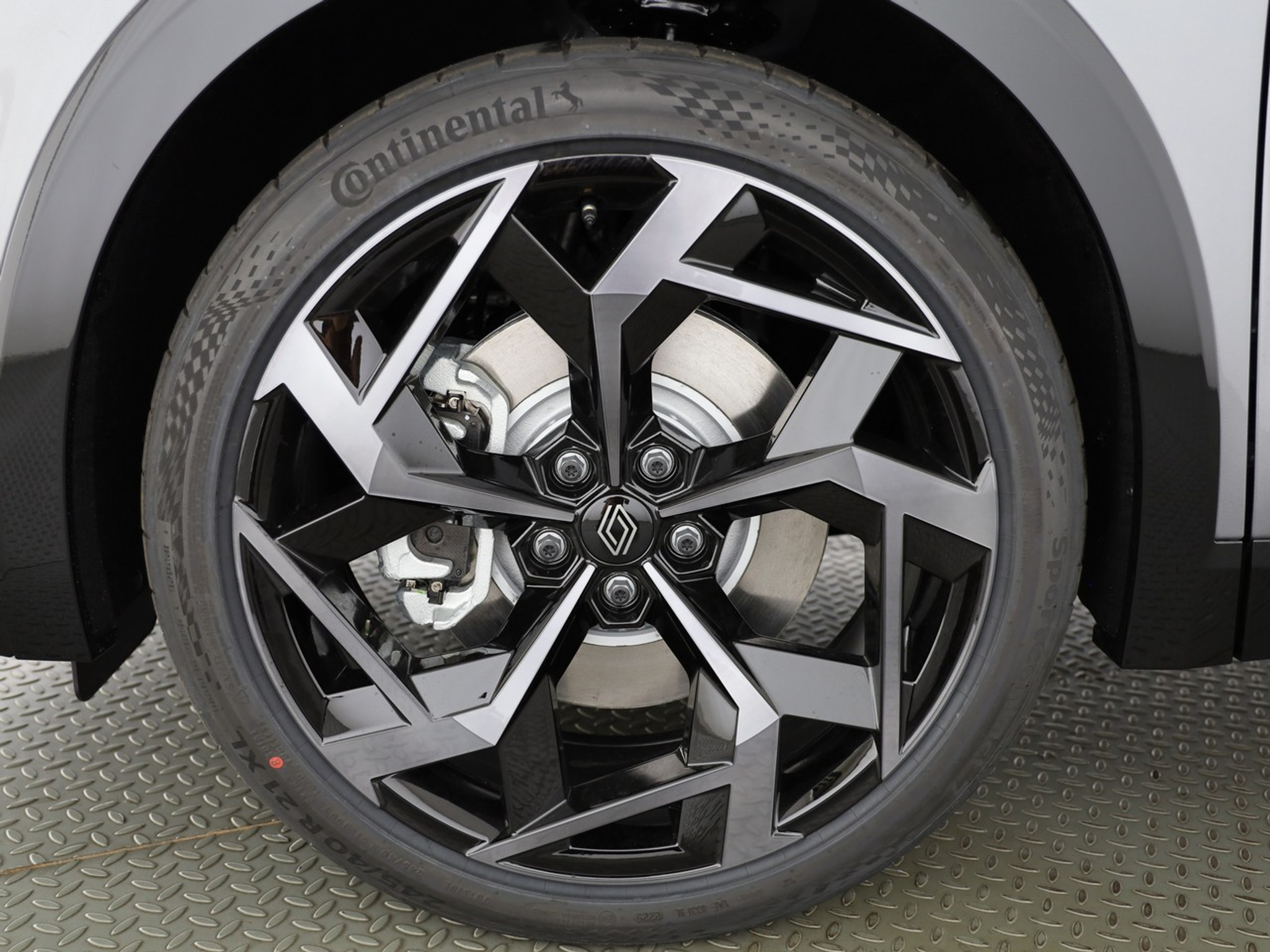 listing desktop thumbnail image 3