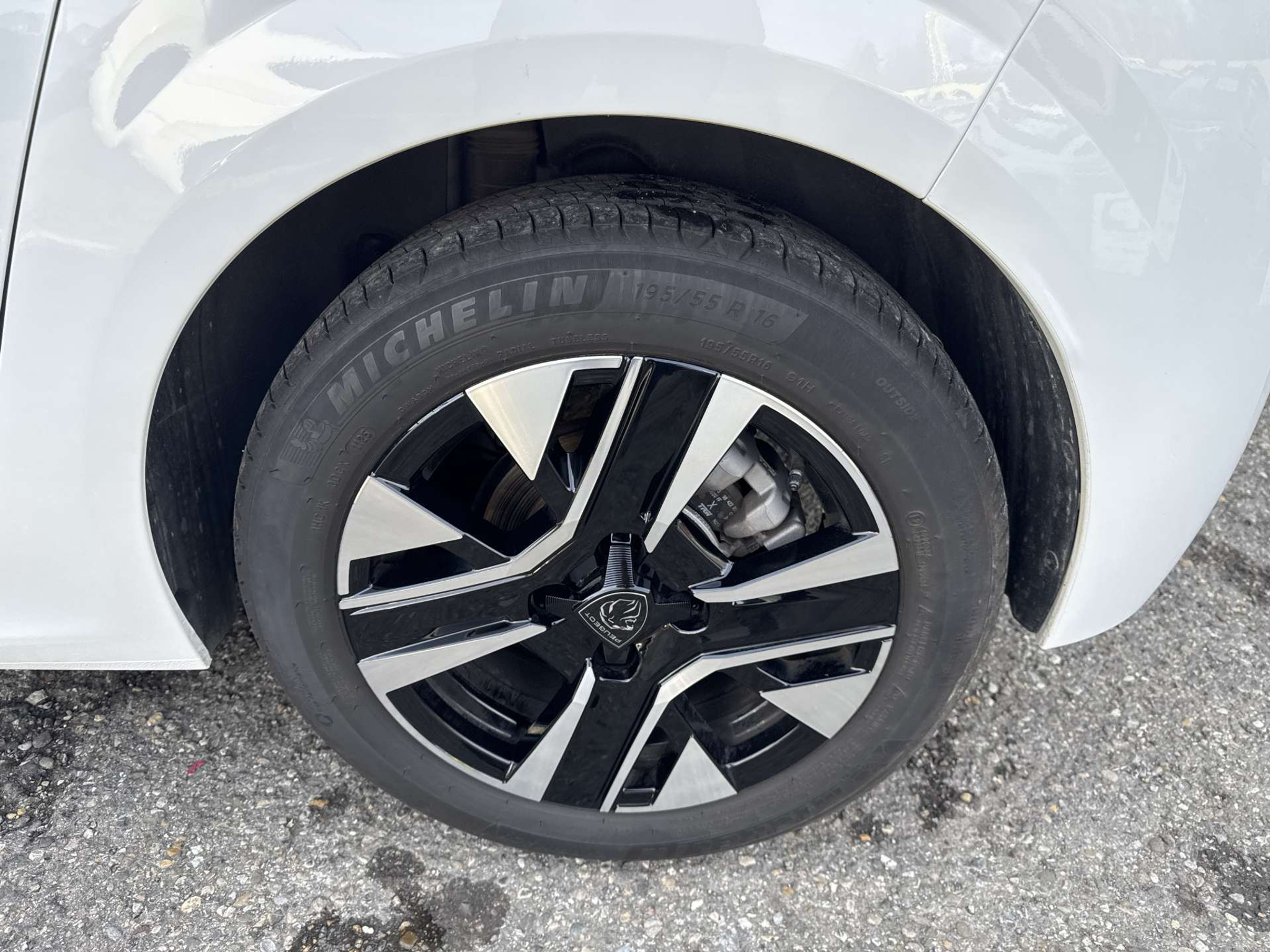 listing desktop thumbnail image 9