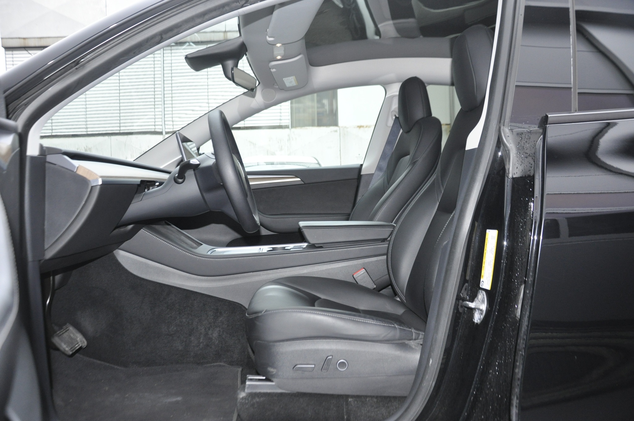 listing desktop thumbnail image 3