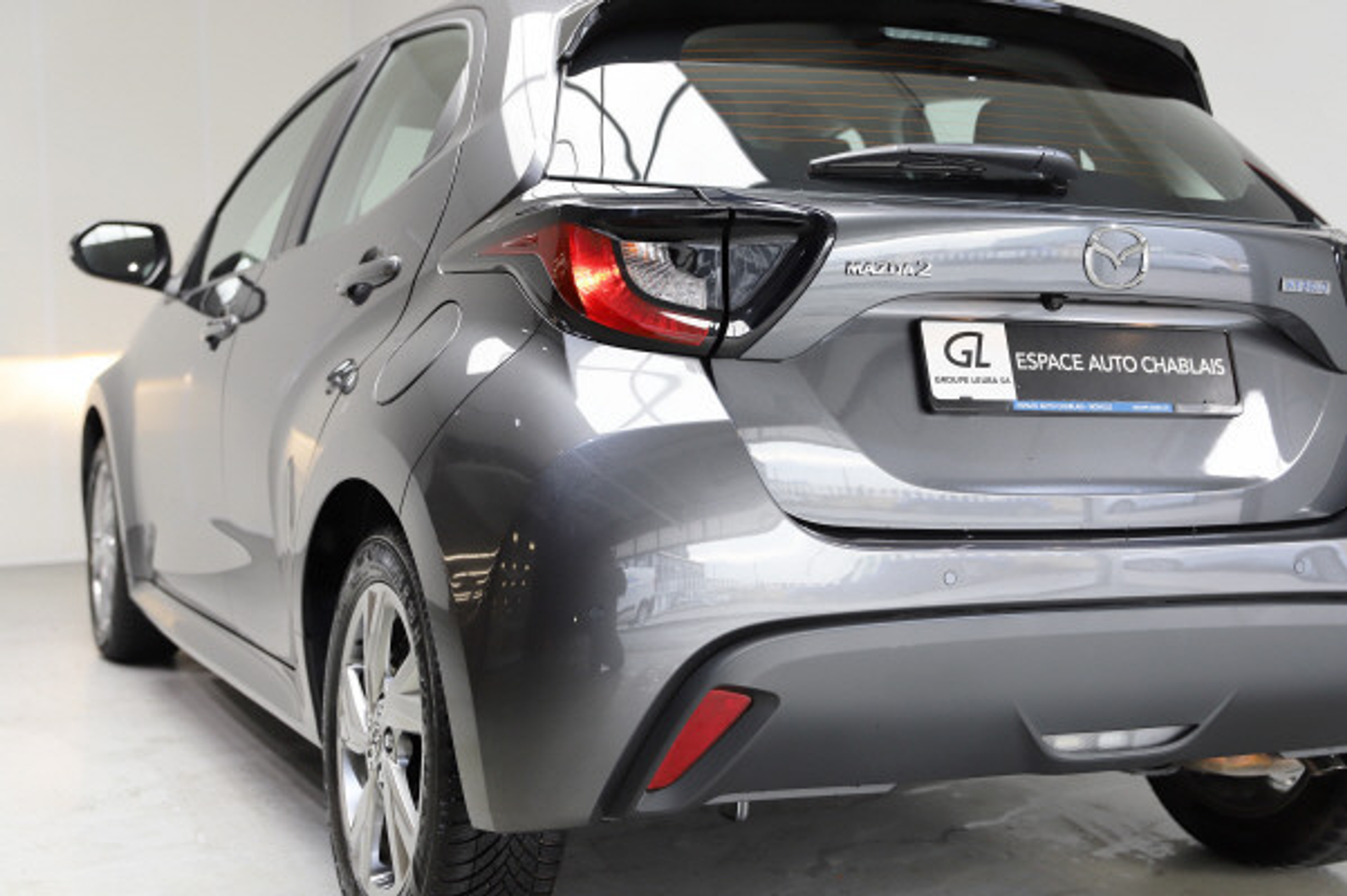 listing desktop thumbnail image 3