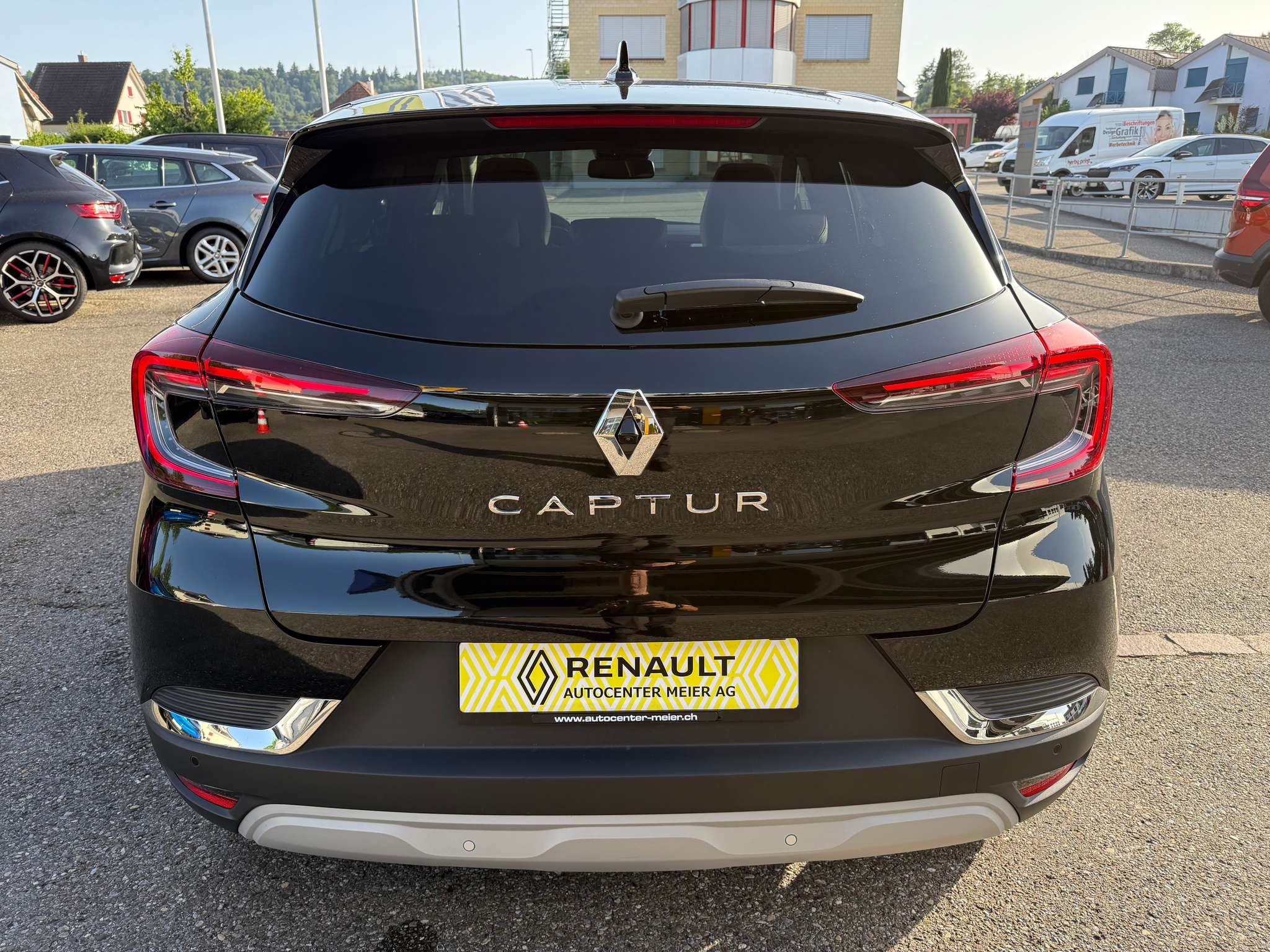 listing desktop thumbnail image 4