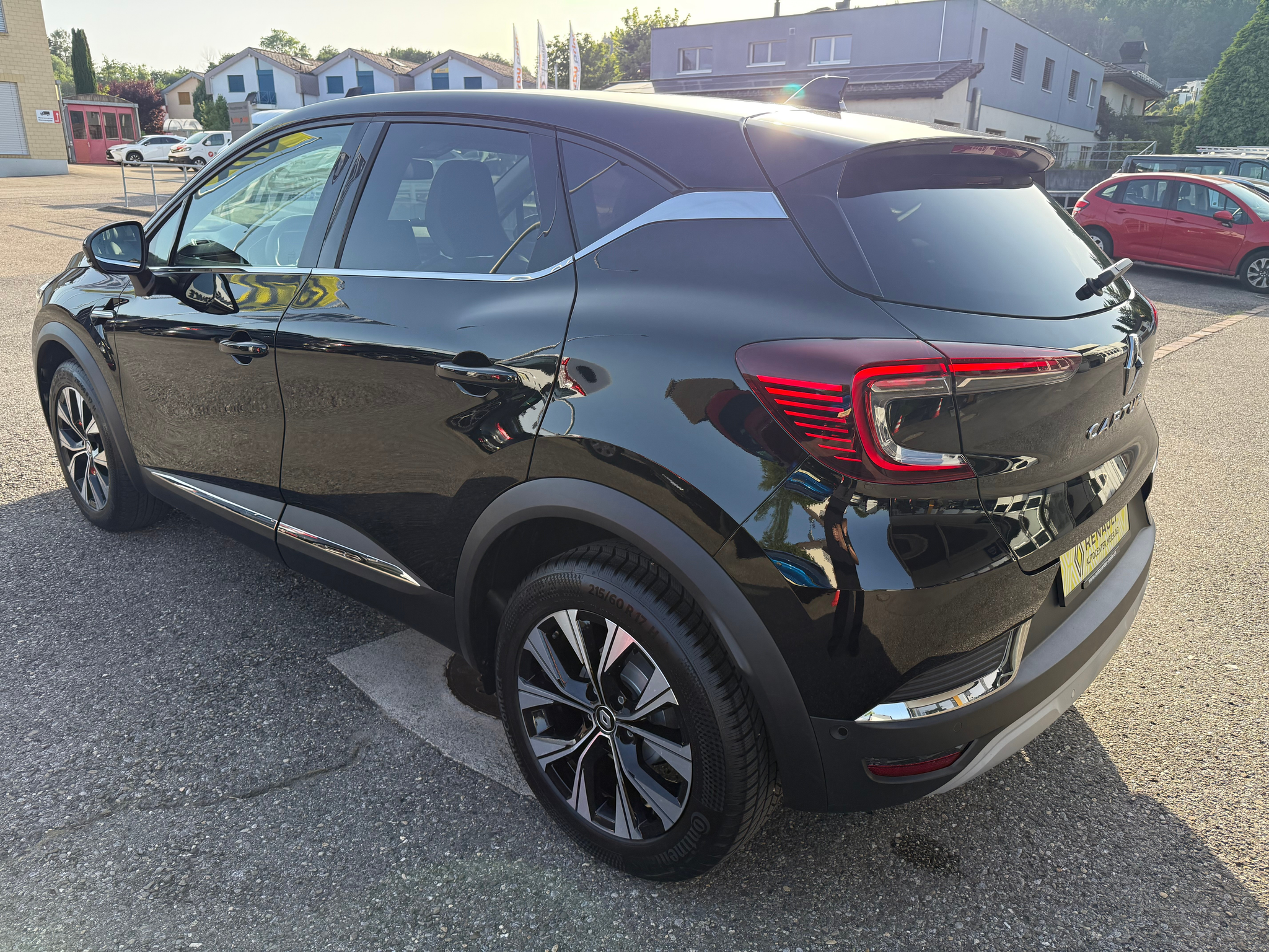 listing desktop thumbnail image 3