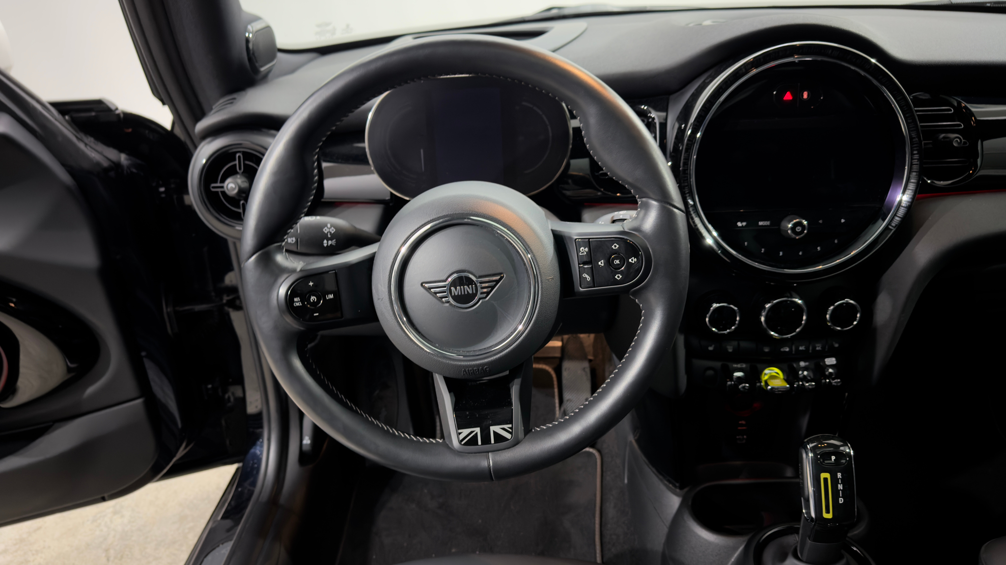 listing desktop thumbnail image 12