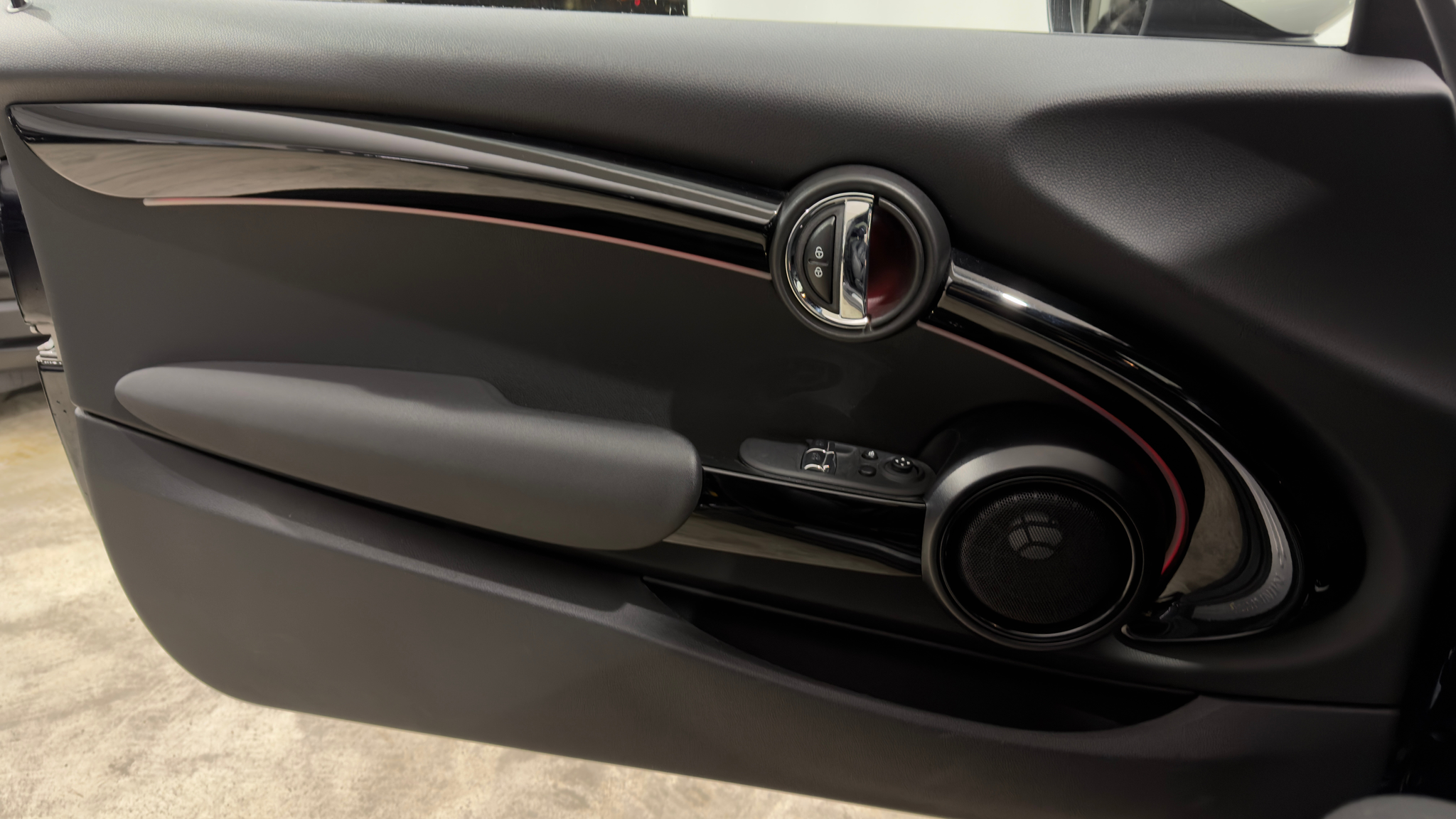 listing desktop thumbnail image 14