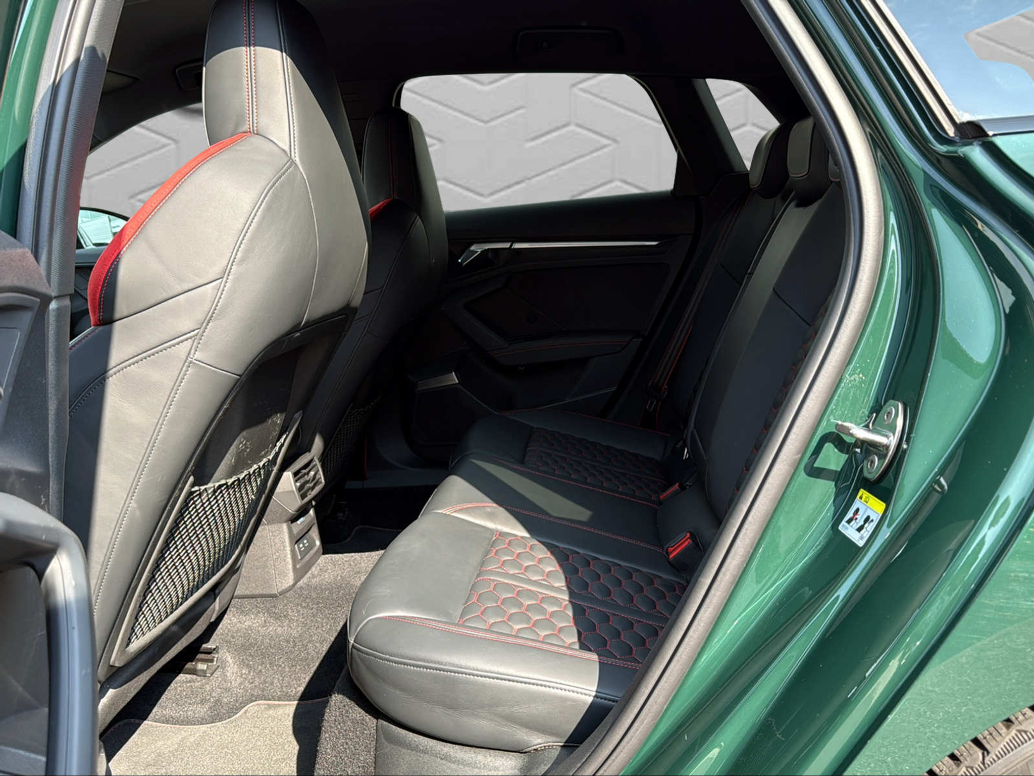 listing desktop thumbnail image 12