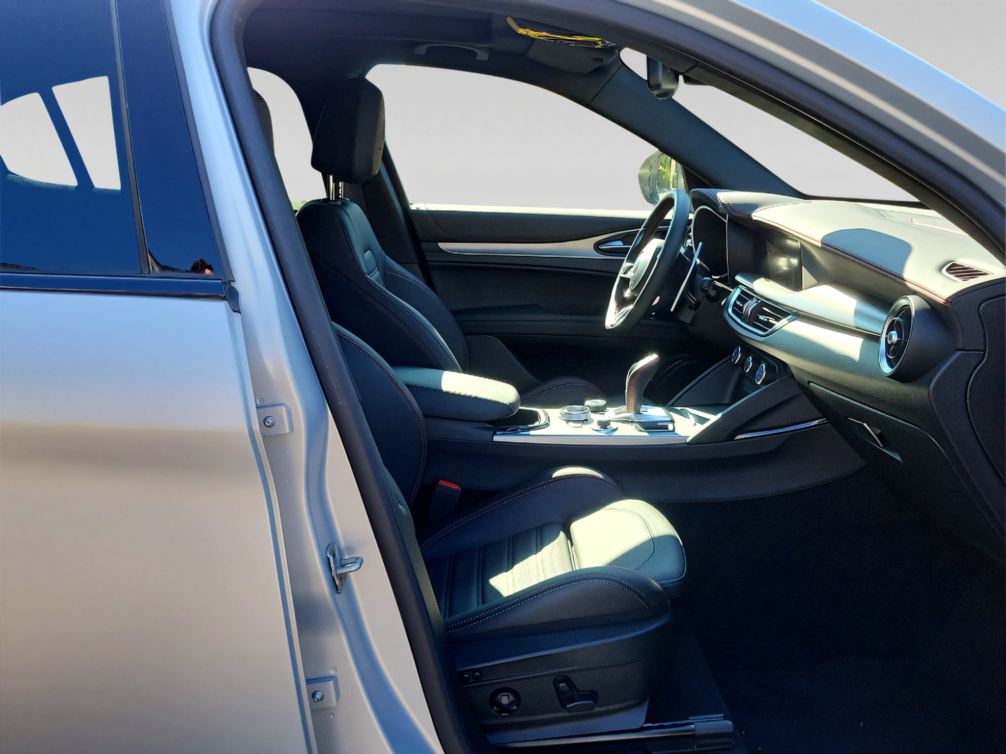 listing desktop thumbnail image 6