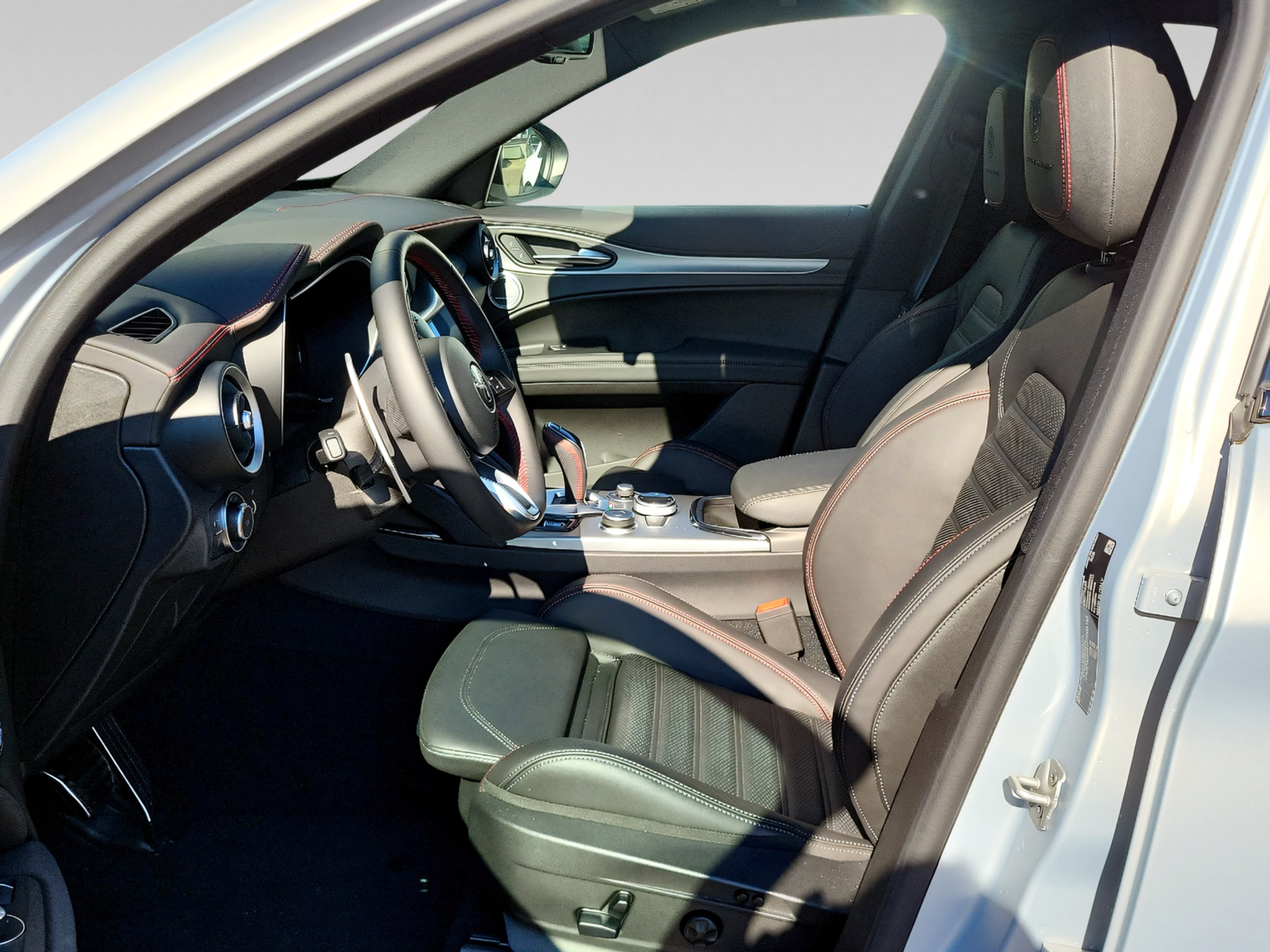 listing desktop thumbnail image 4