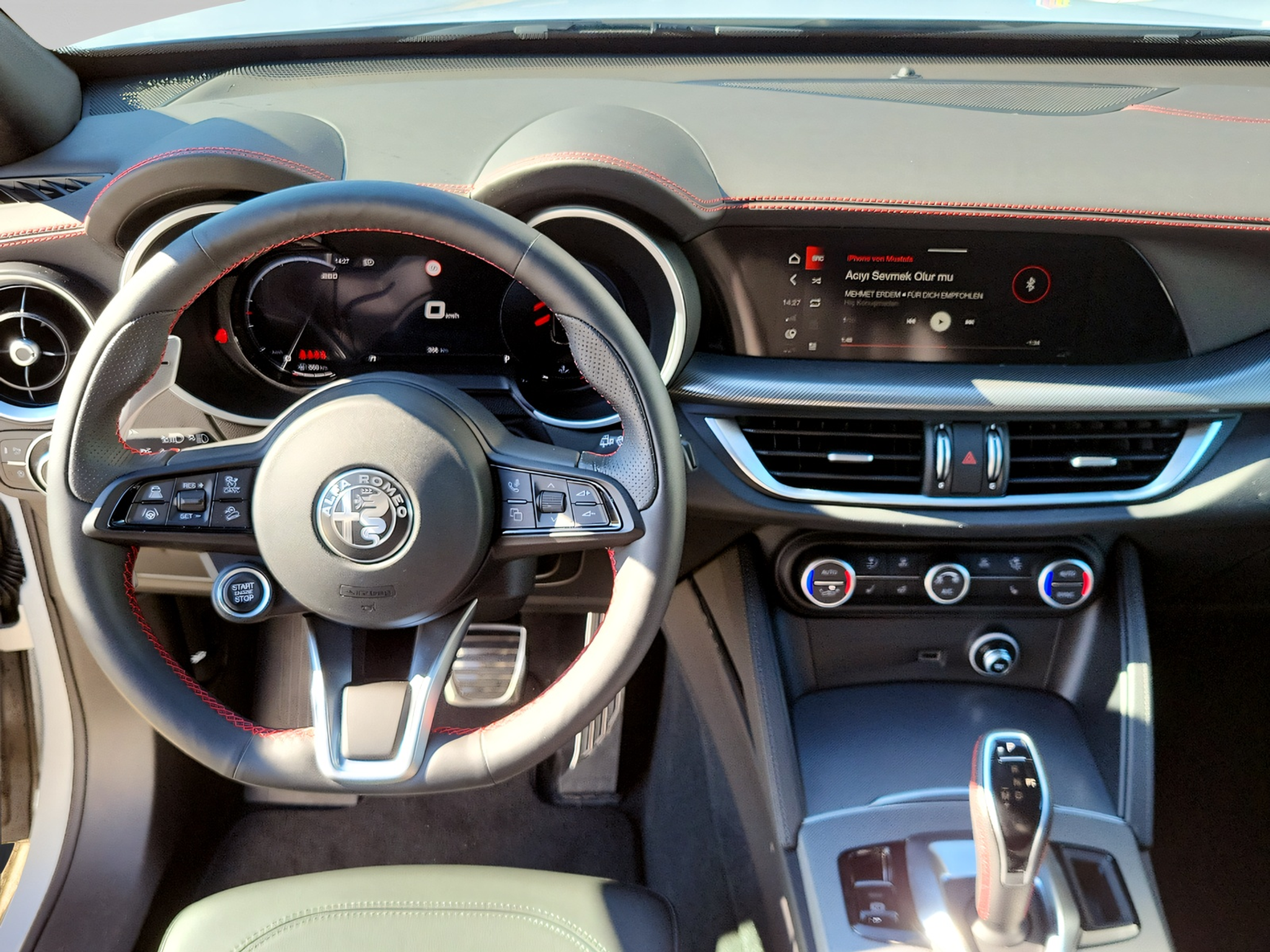 listing desktop thumbnail image 3