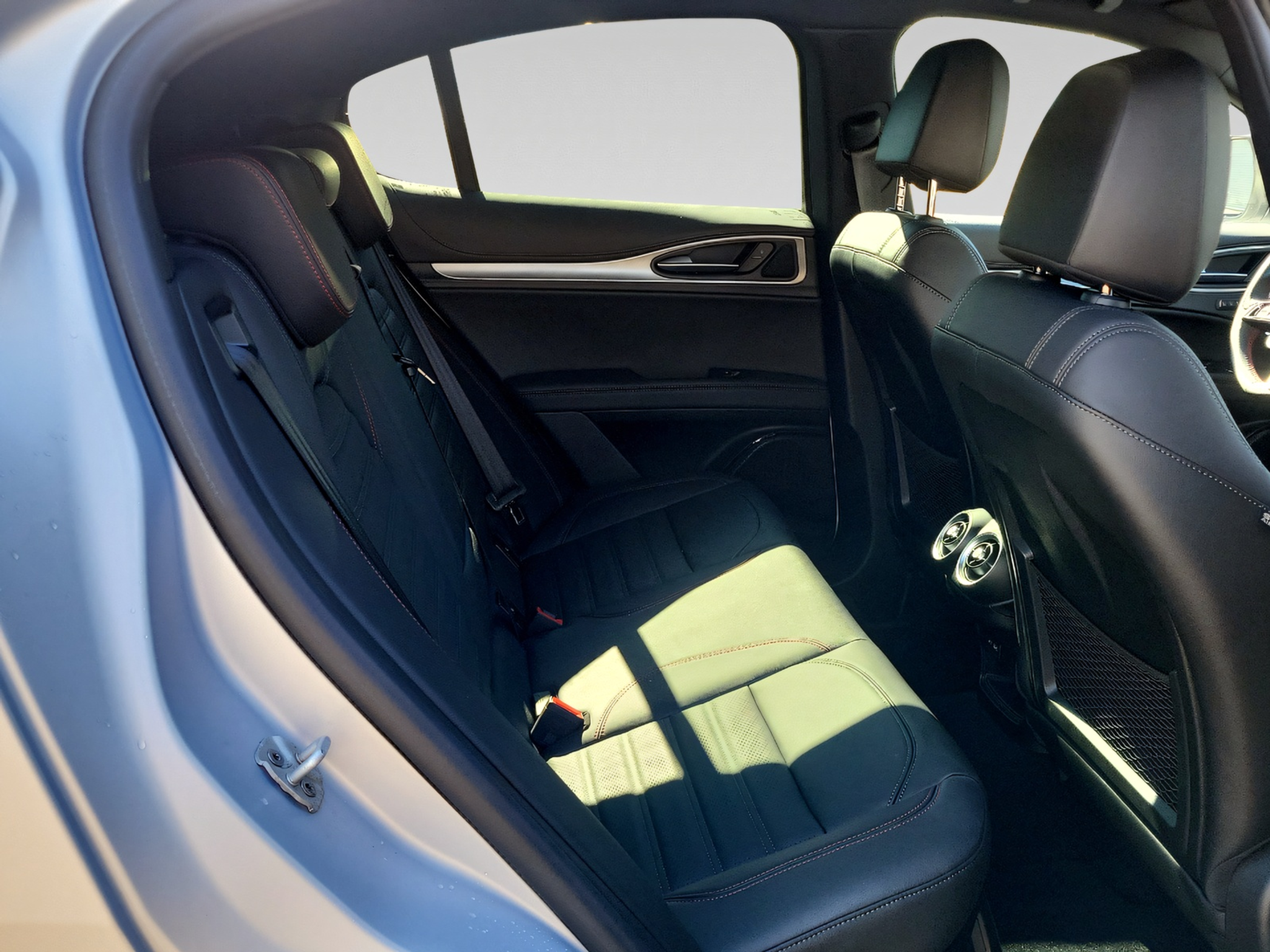 listing desktop thumbnail image 7