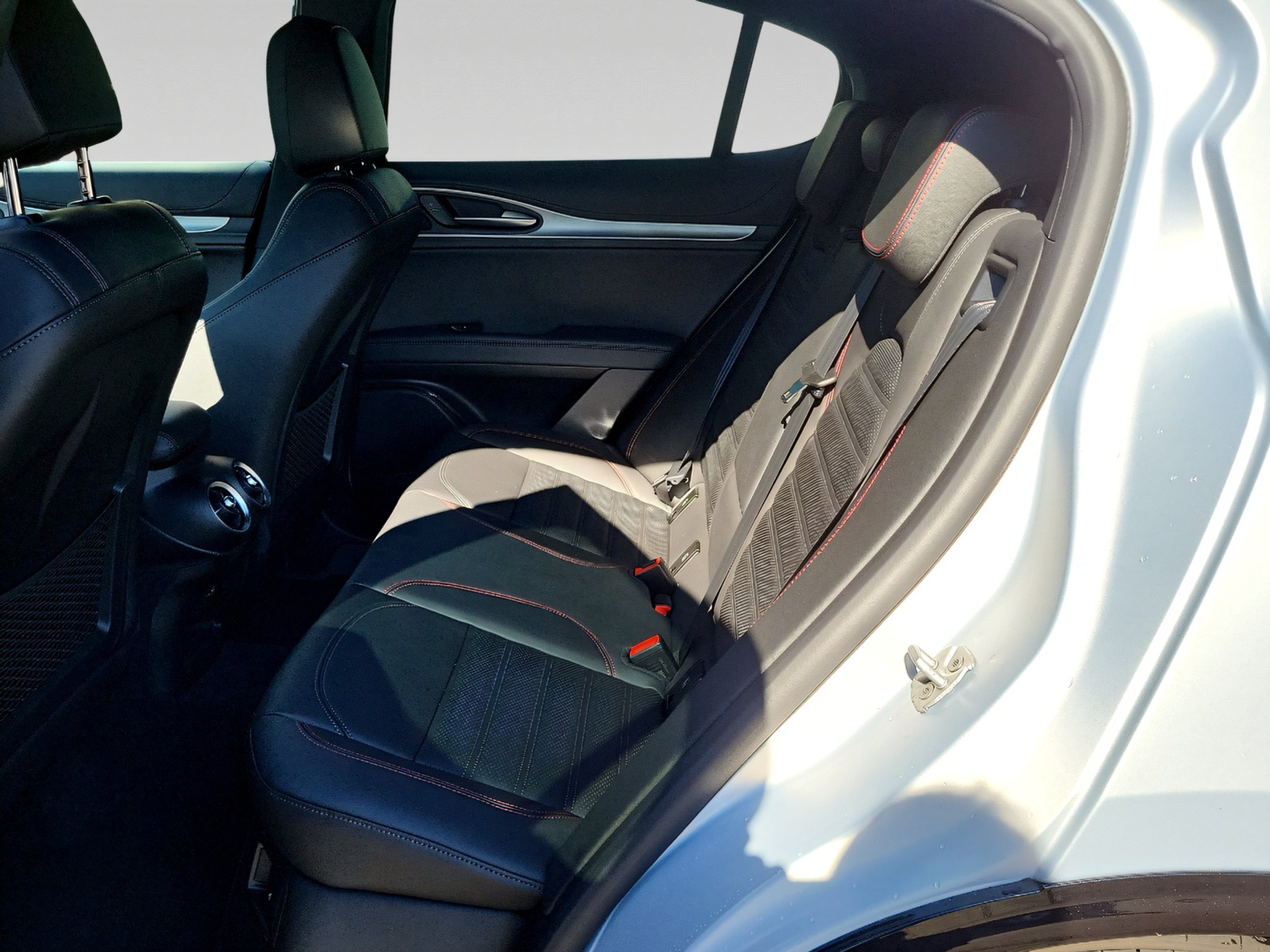 listing desktop thumbnail image 5