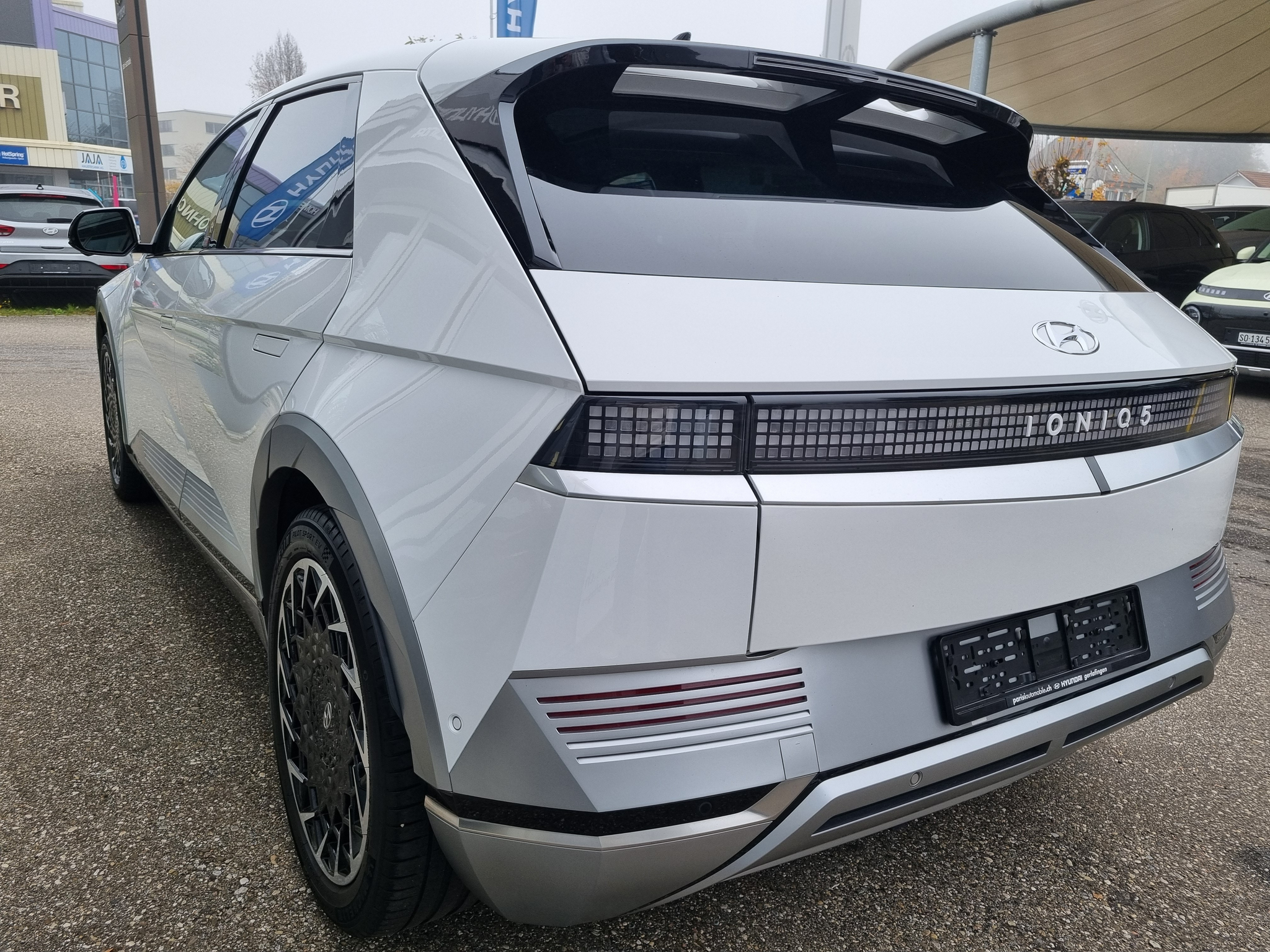 listing desktop thumbnail image 6