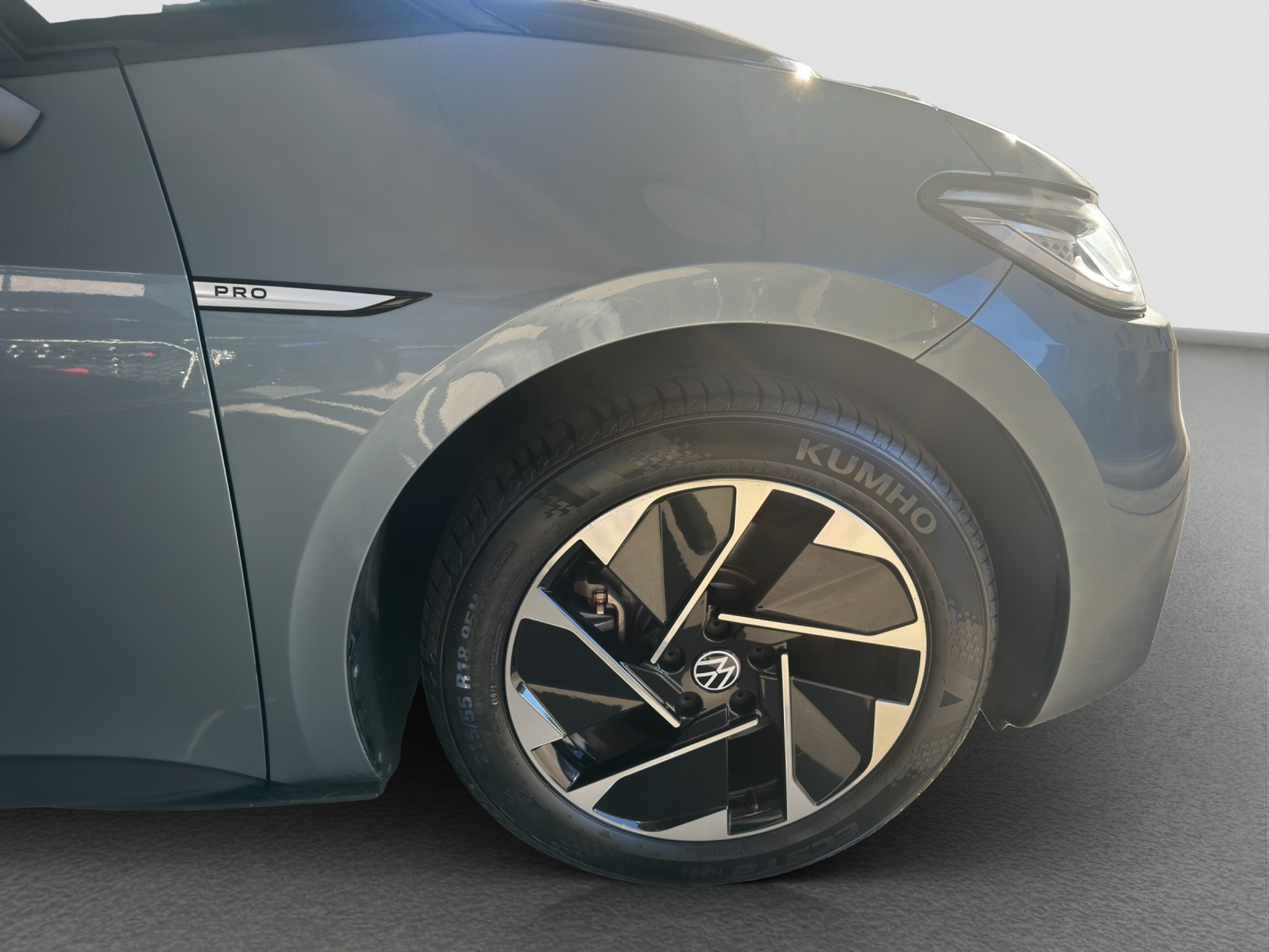 listing desktop thumbnail image 4