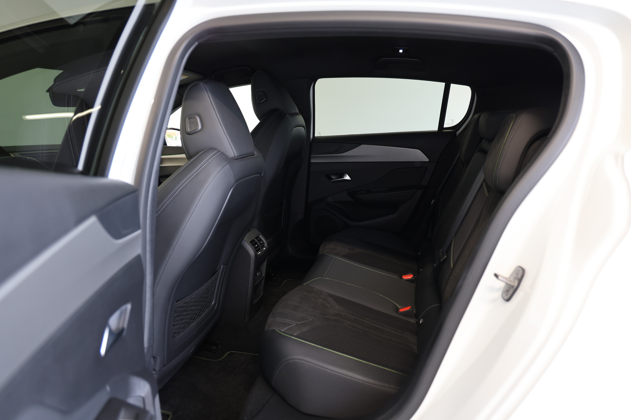 listing desktop thumbnail image 15