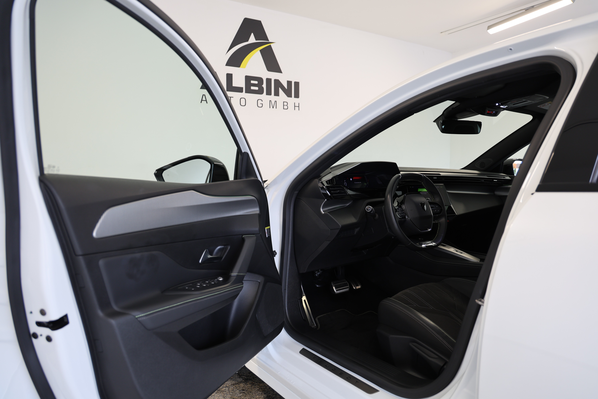 listing desktop thumbnail image 4