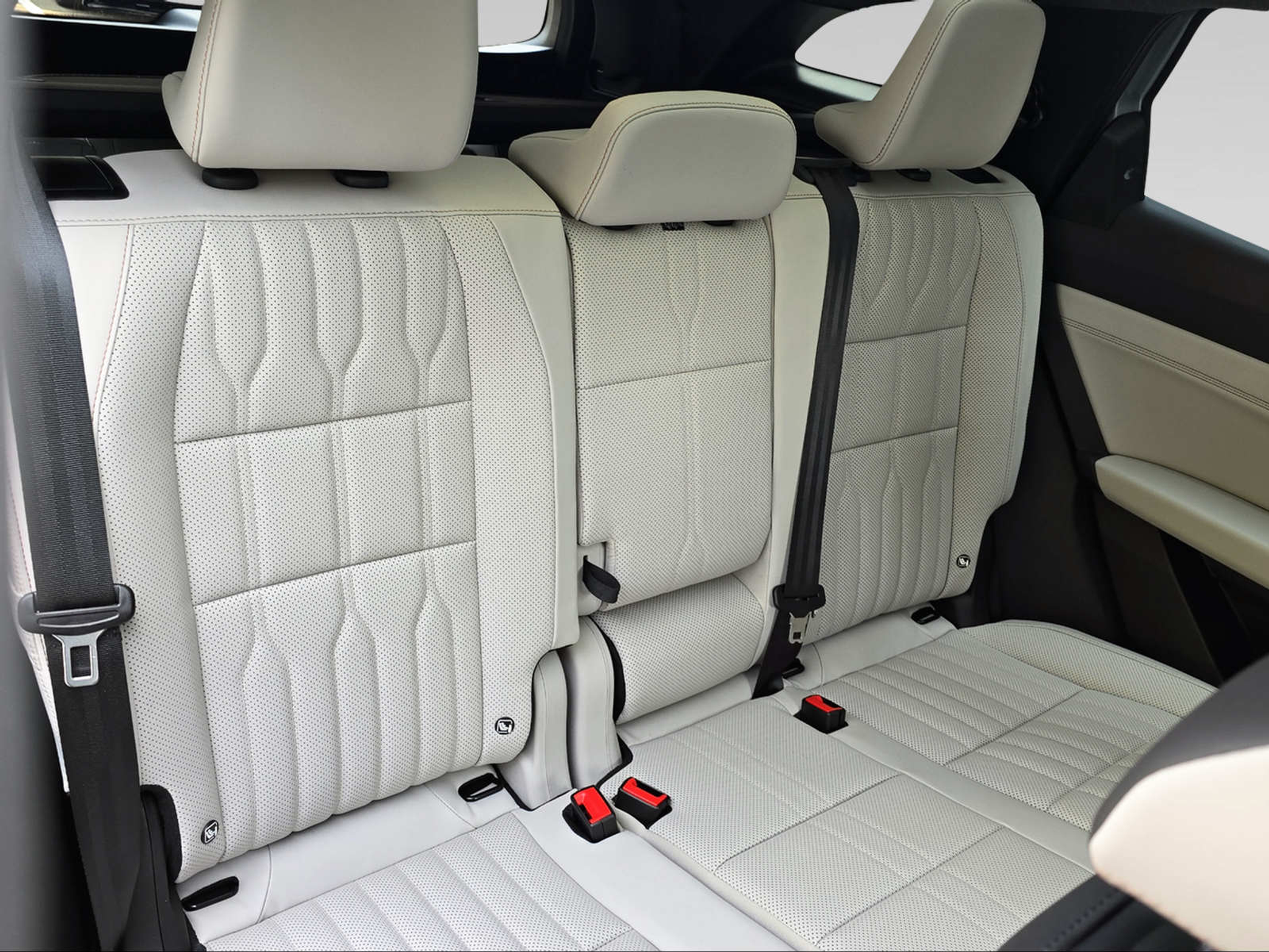 listing desktop thumbnail image 10