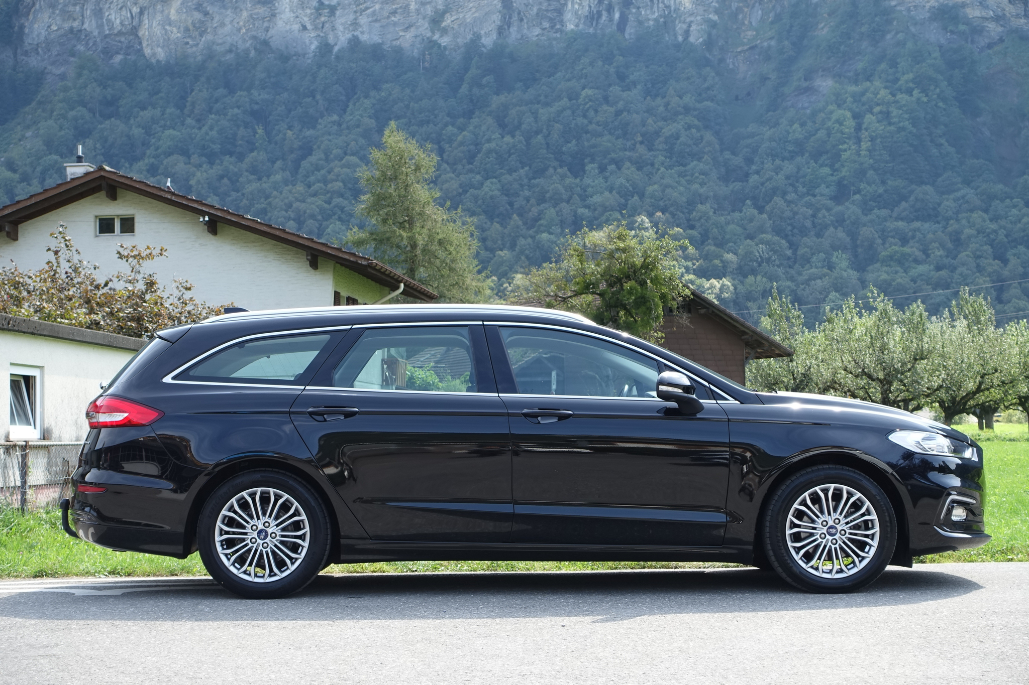 listing desktop thumbnail image 4