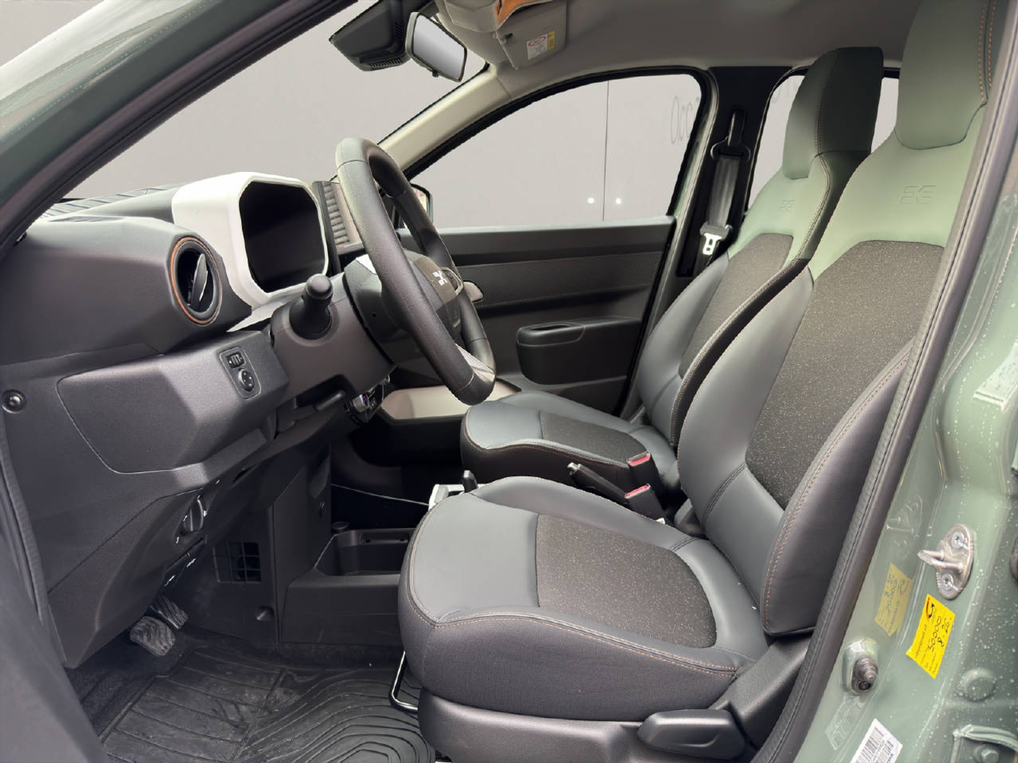 listing desktop thumbnail image 3