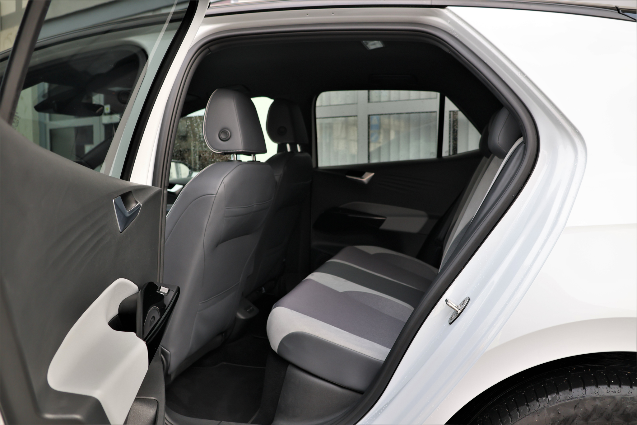 listing desktop thumbnail image 10