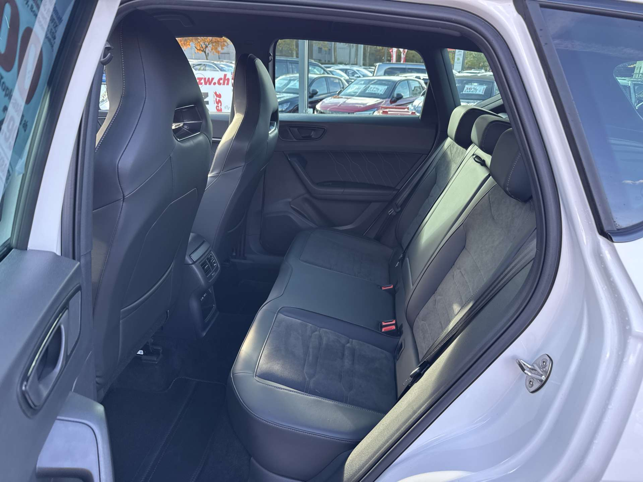 listing desktop thumbnail image 6