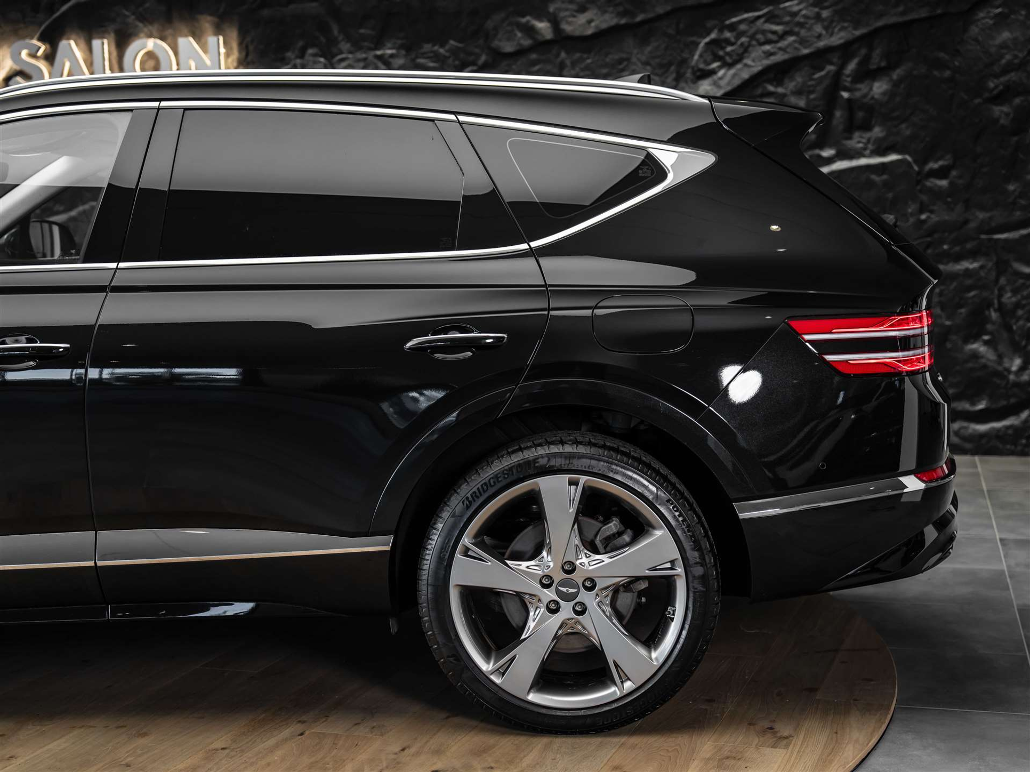 listing desktop thumbnail image 22