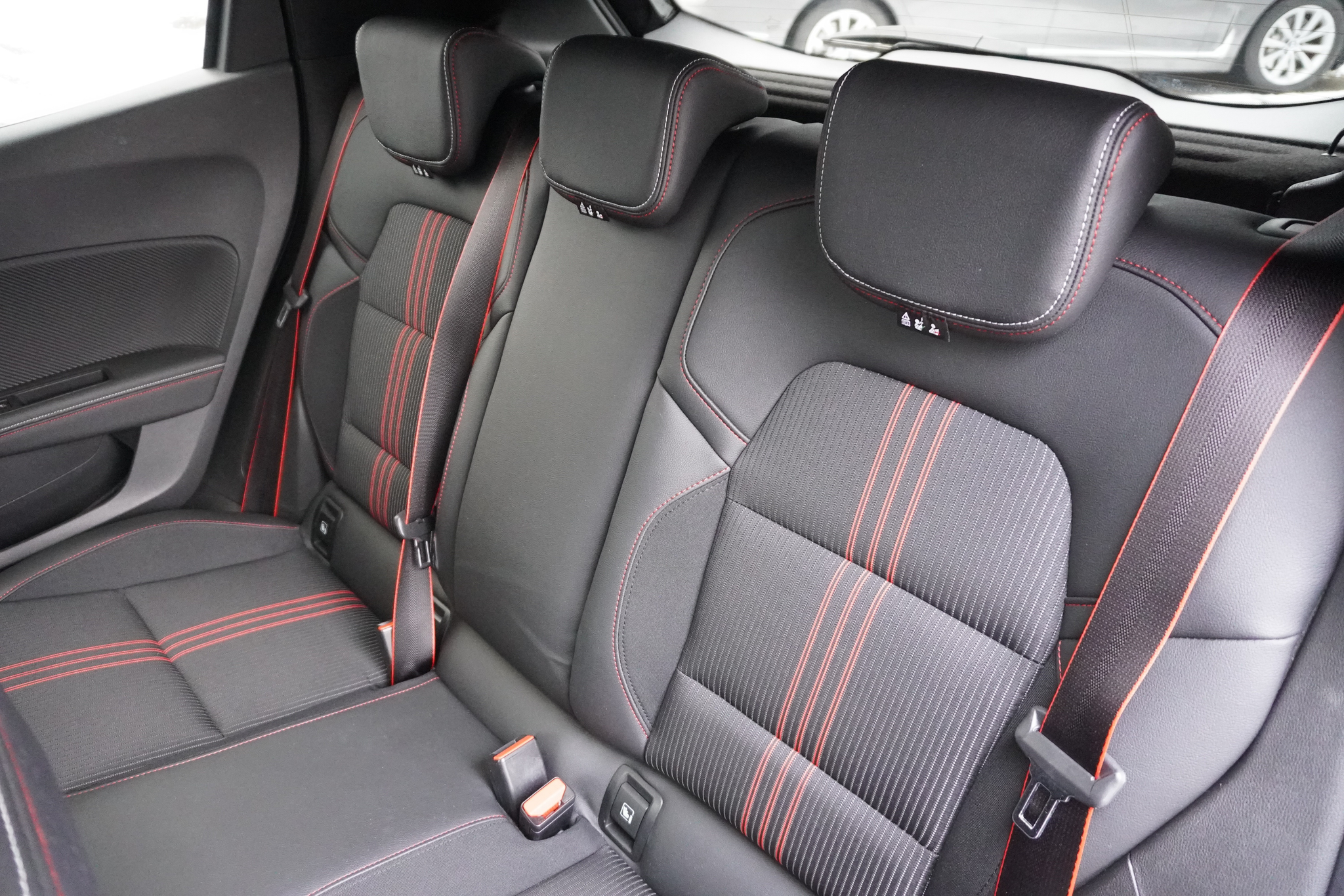 listing desktop thumbnail image 11