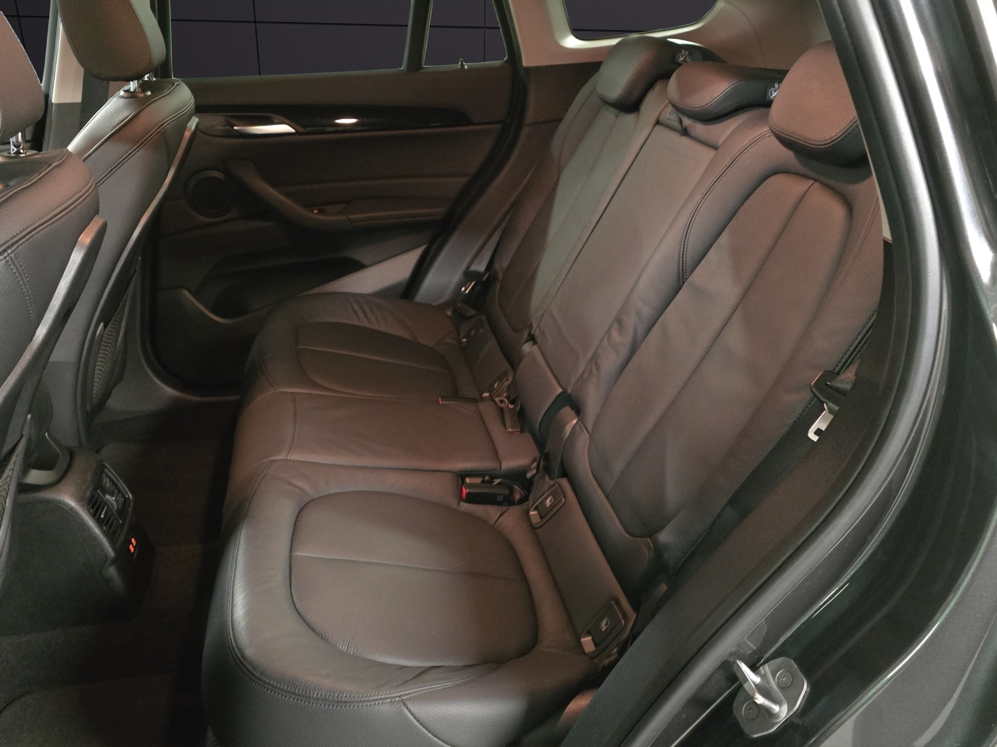 listing desktop thumbnail image 21