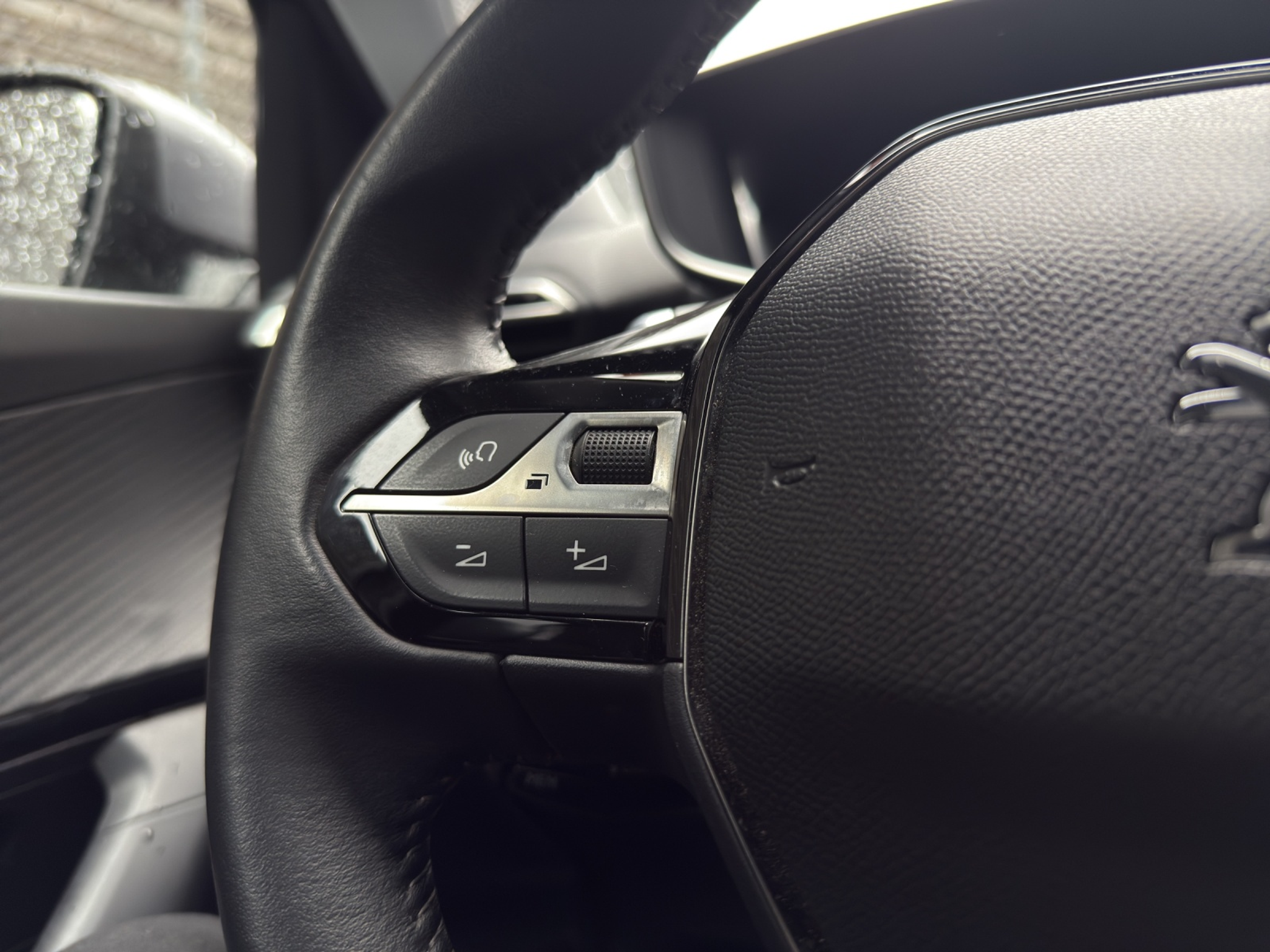 listing desktop thumbnail image 19