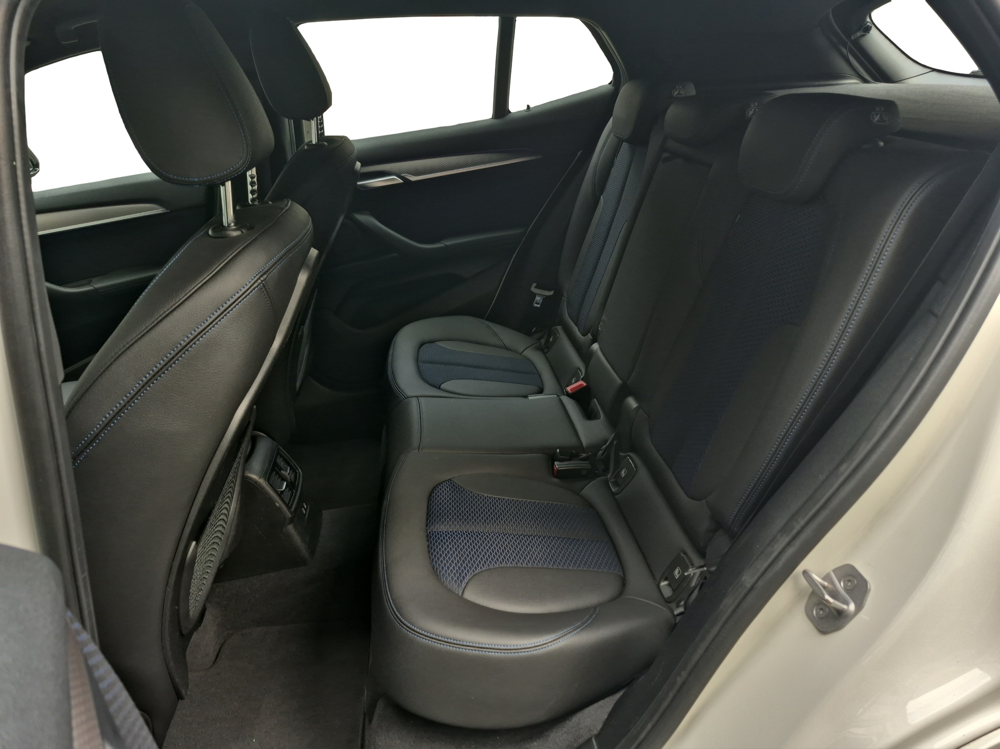 listing desktop thumbnail image 9