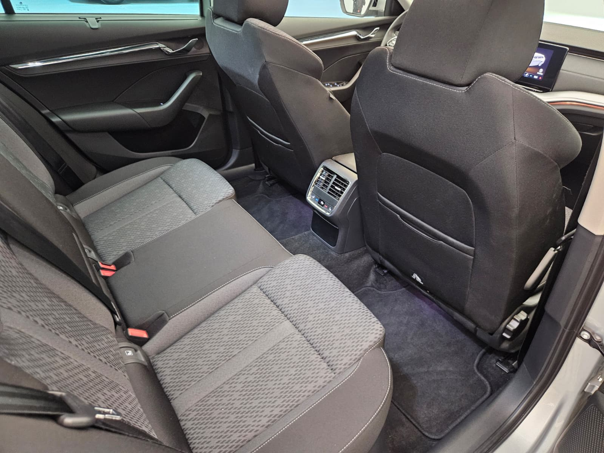 listing desktop thumbnail image 13