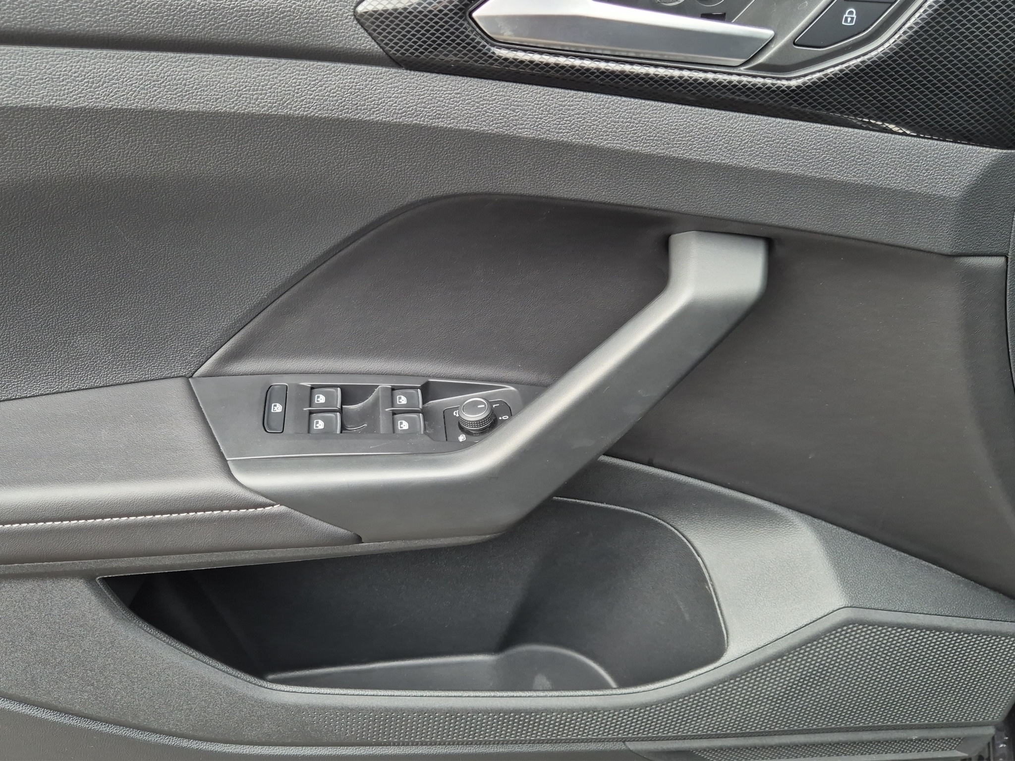 listing desktop thumbnail image 12