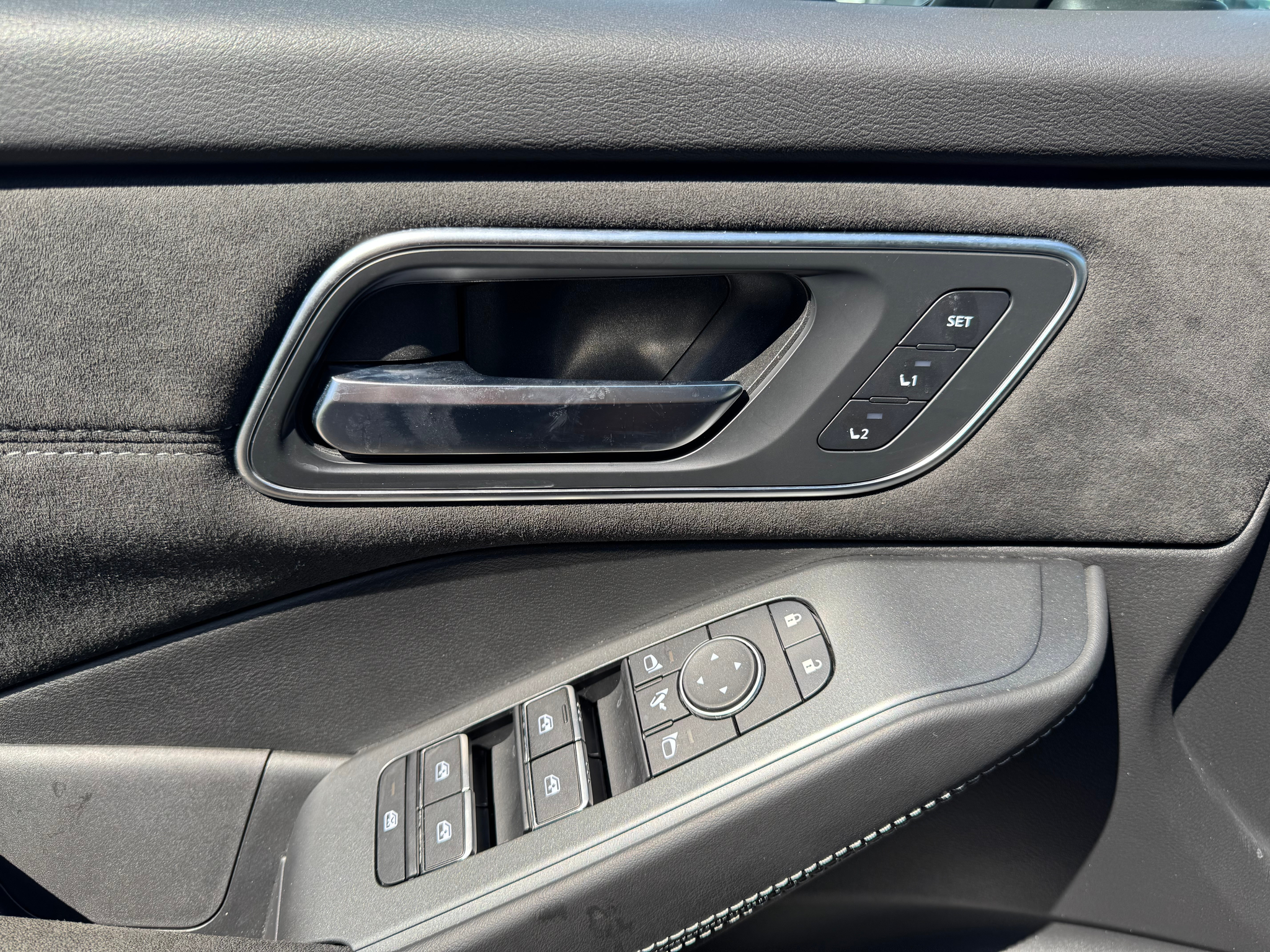 listing desktop thumbnail image 12