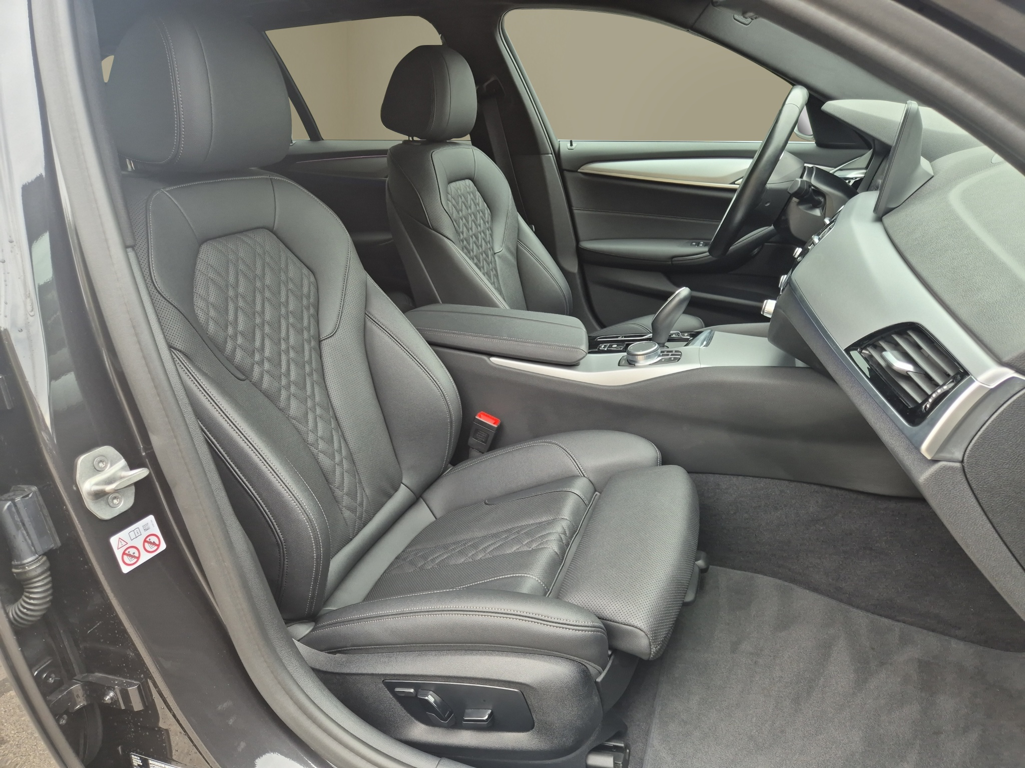 listing desktop thumbnail image 14