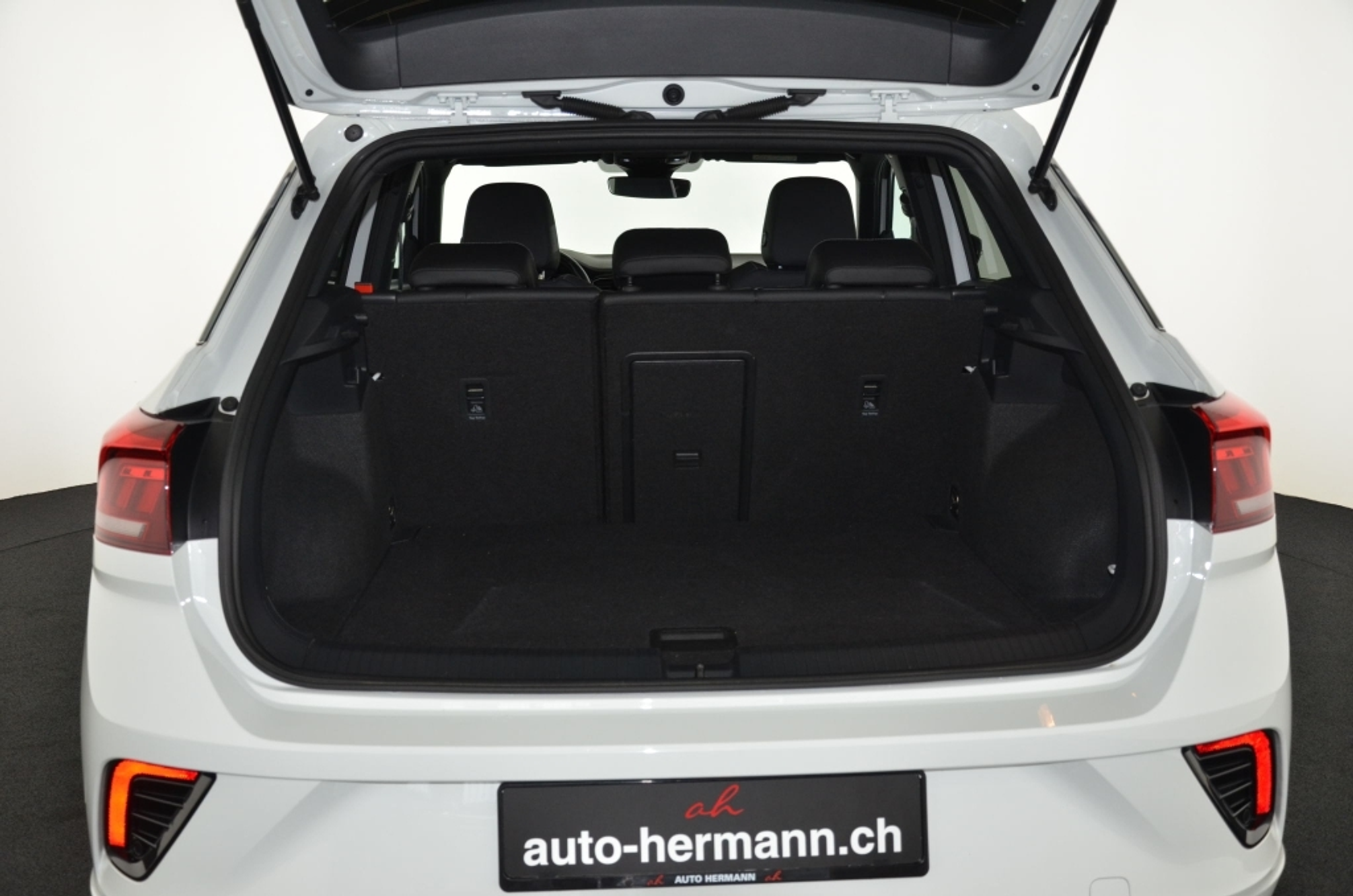 listing desktop thumbnail image 23