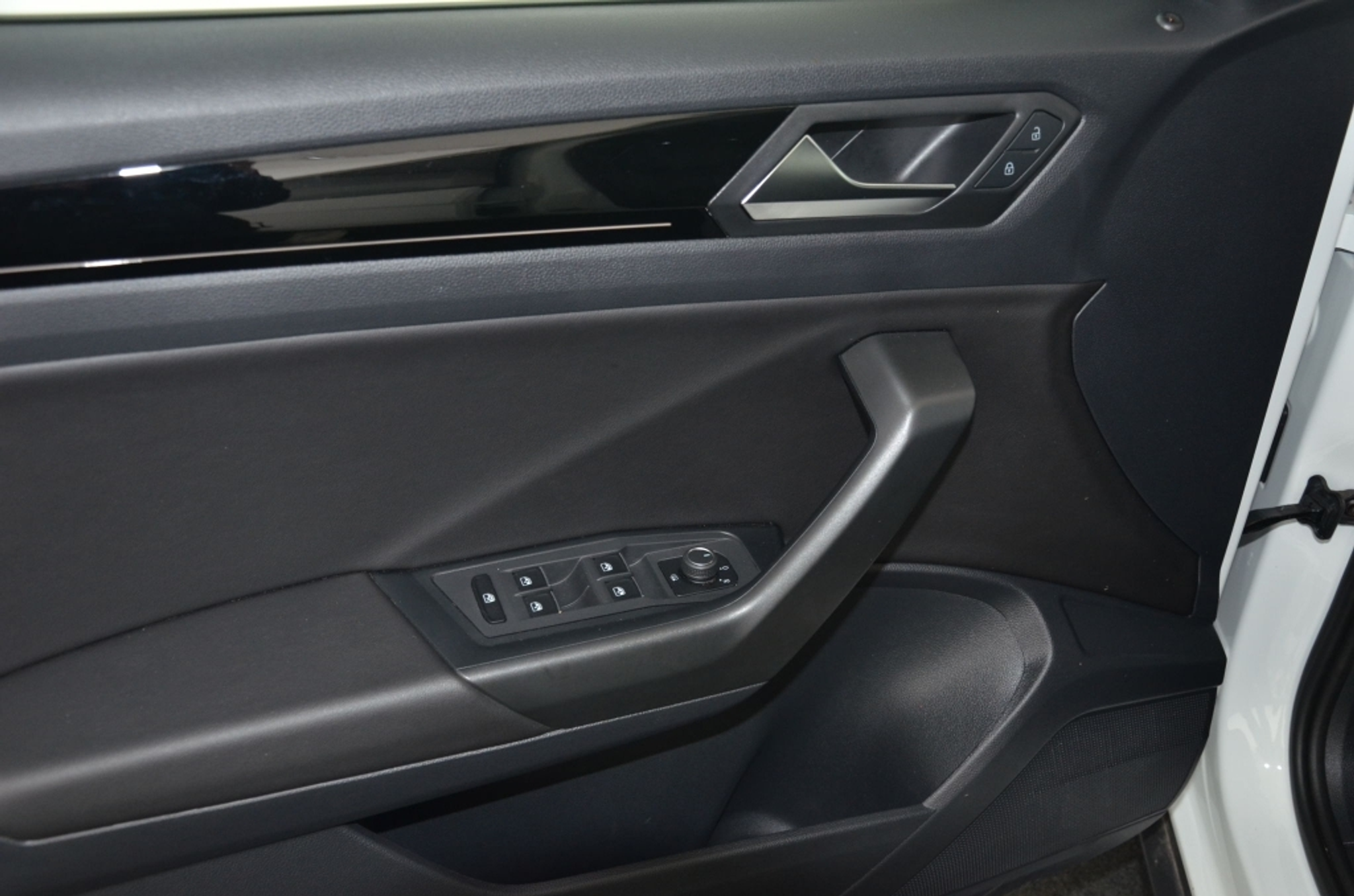 listing desktop thumbnail image 22