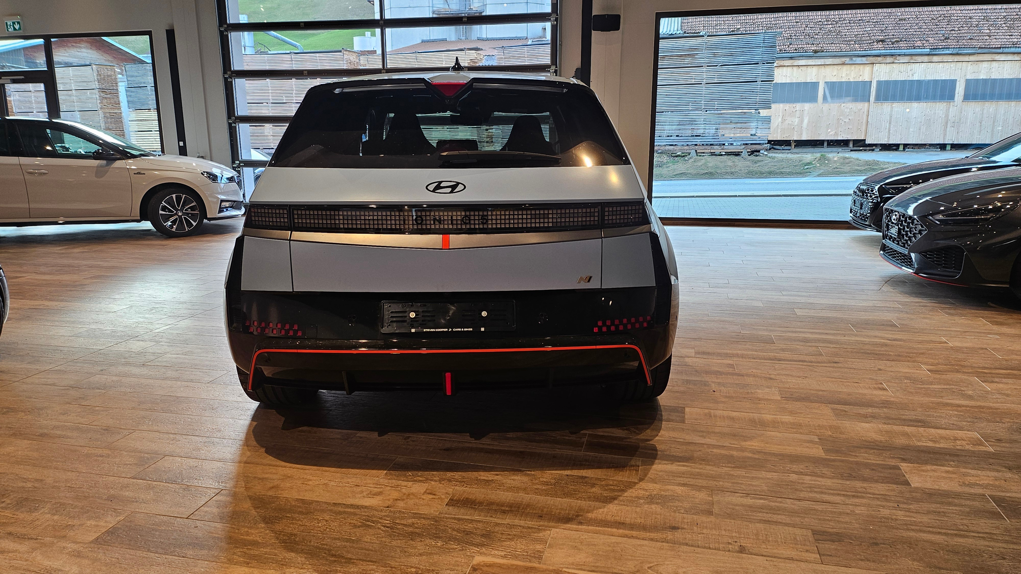 listing desktop thumbnail image 10