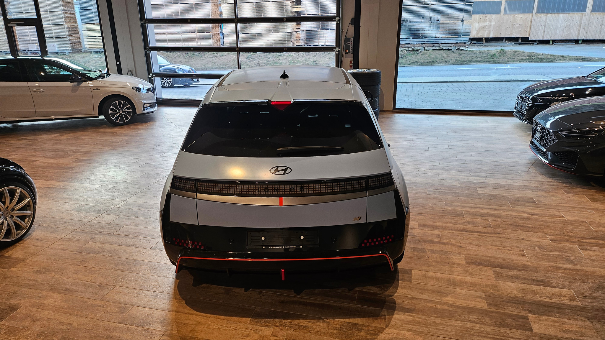 listing desktop thumbnail image 11