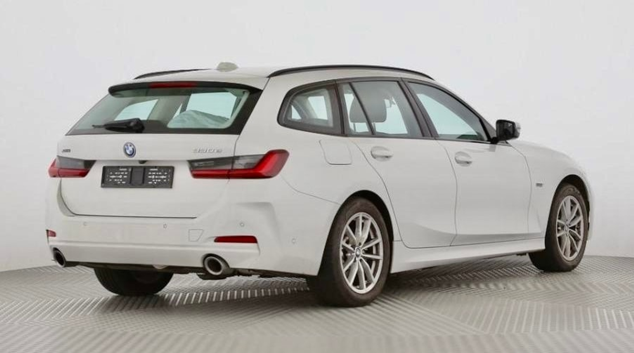 listing desktop thumbnail image 2