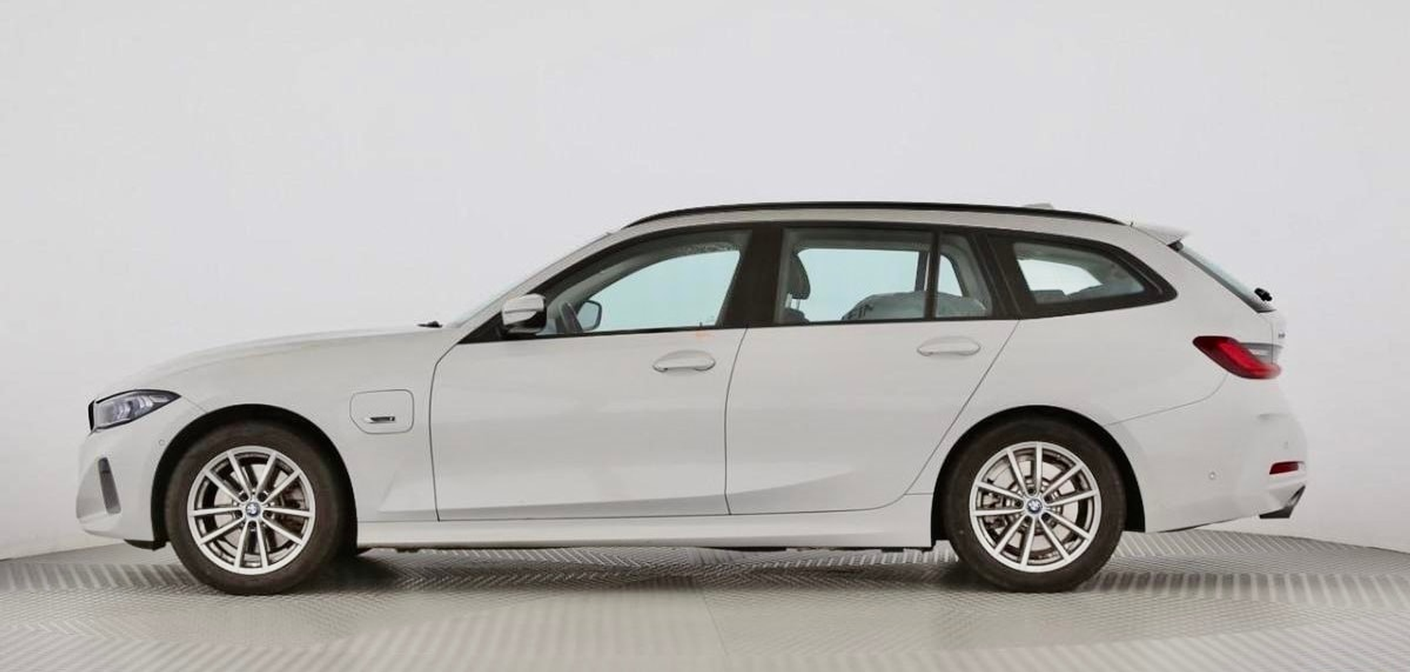 listing desktop thumbnail image 1