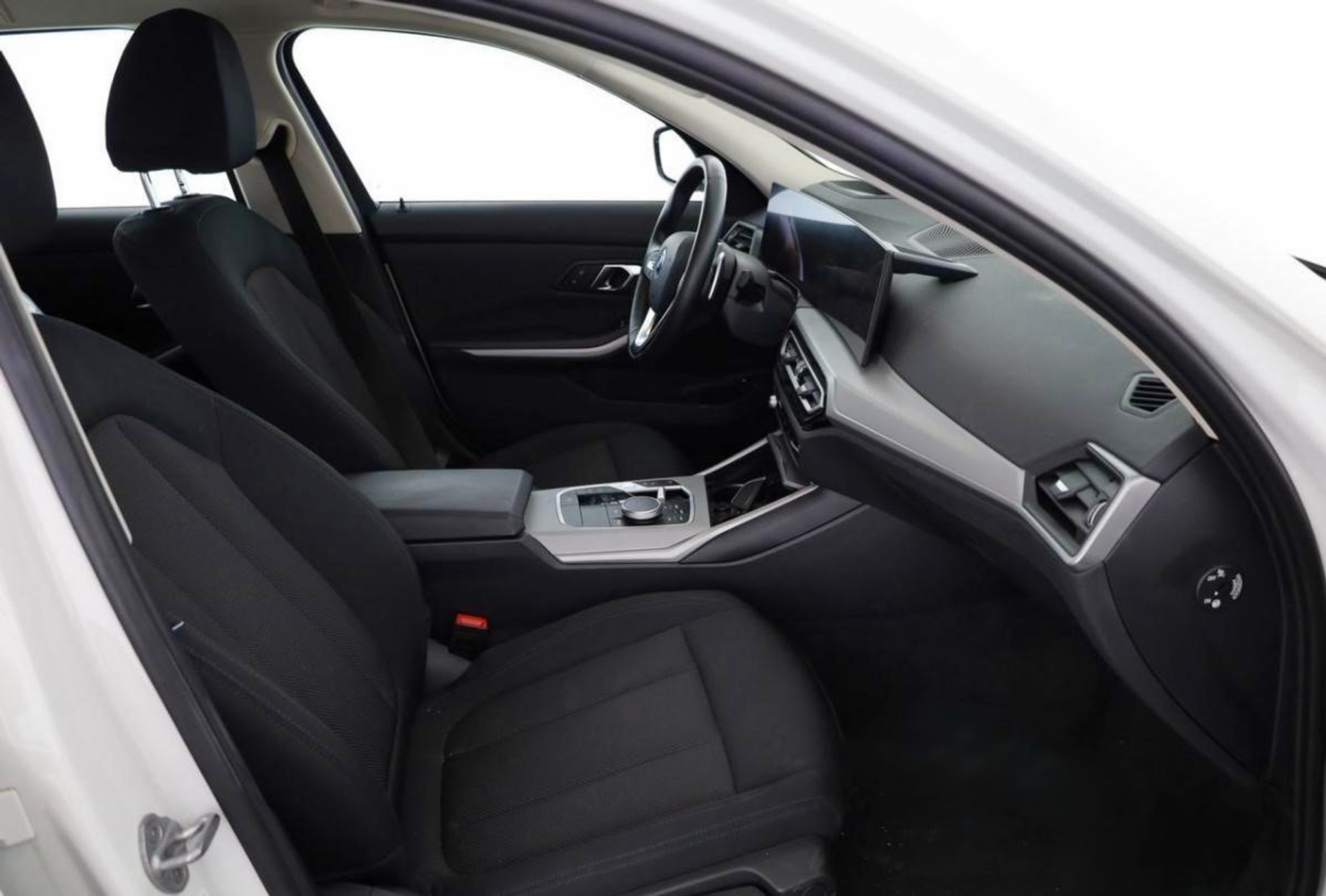 listing desktop thumbnail image 3