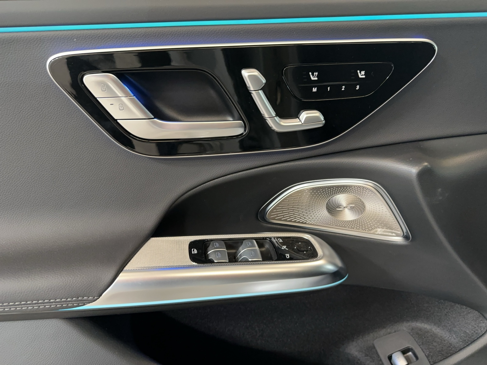 listing desktop thumbnail image 12