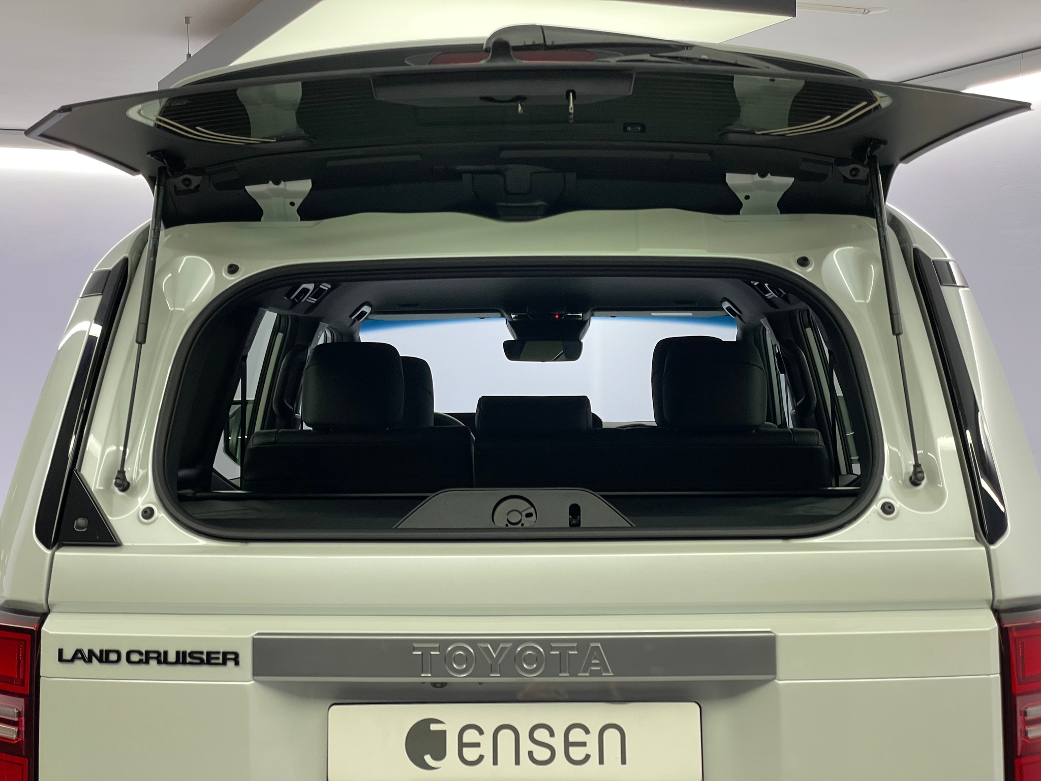 listing desktop thumbnail image 10