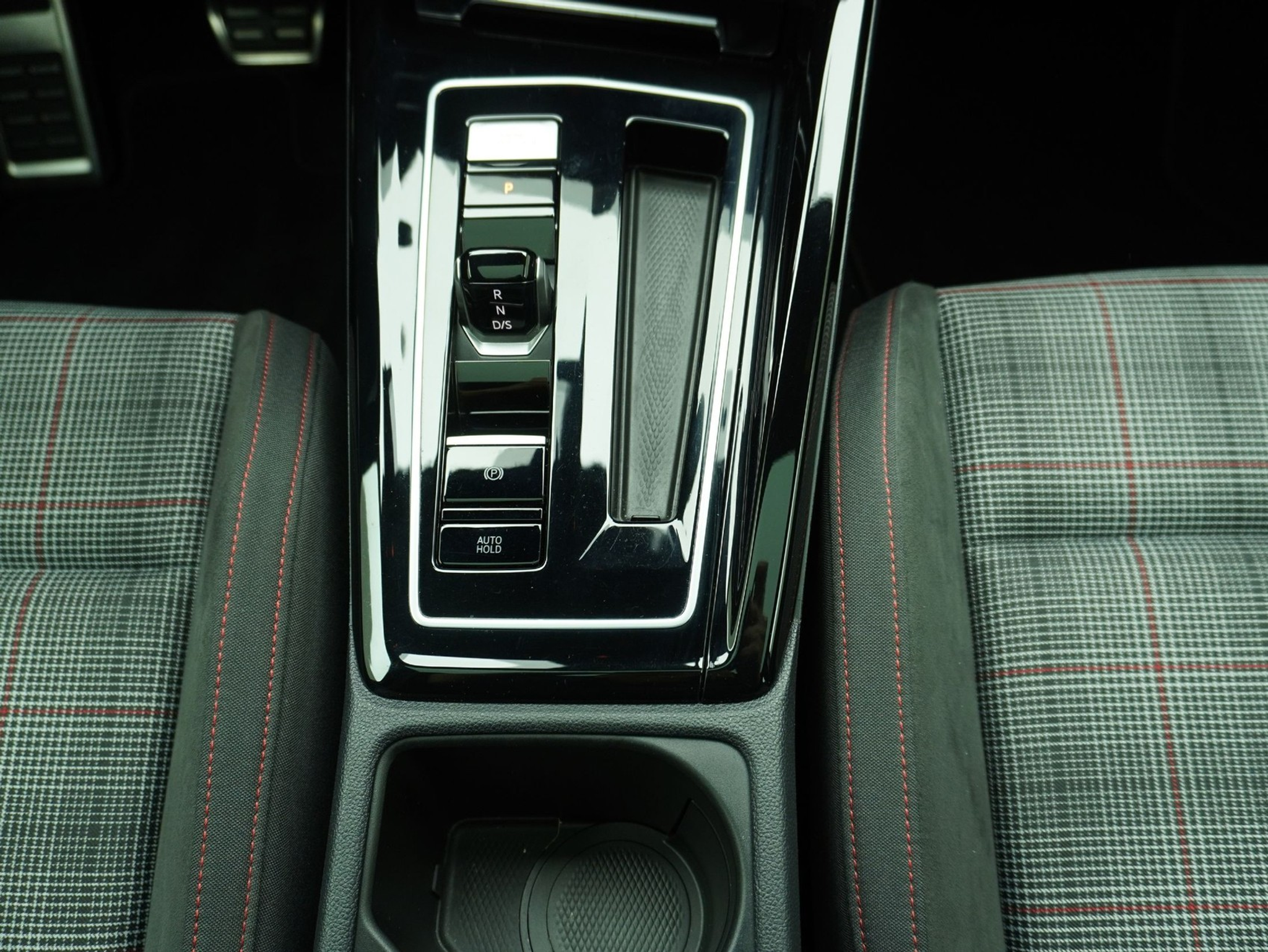 listing desktop thumbnail image 15